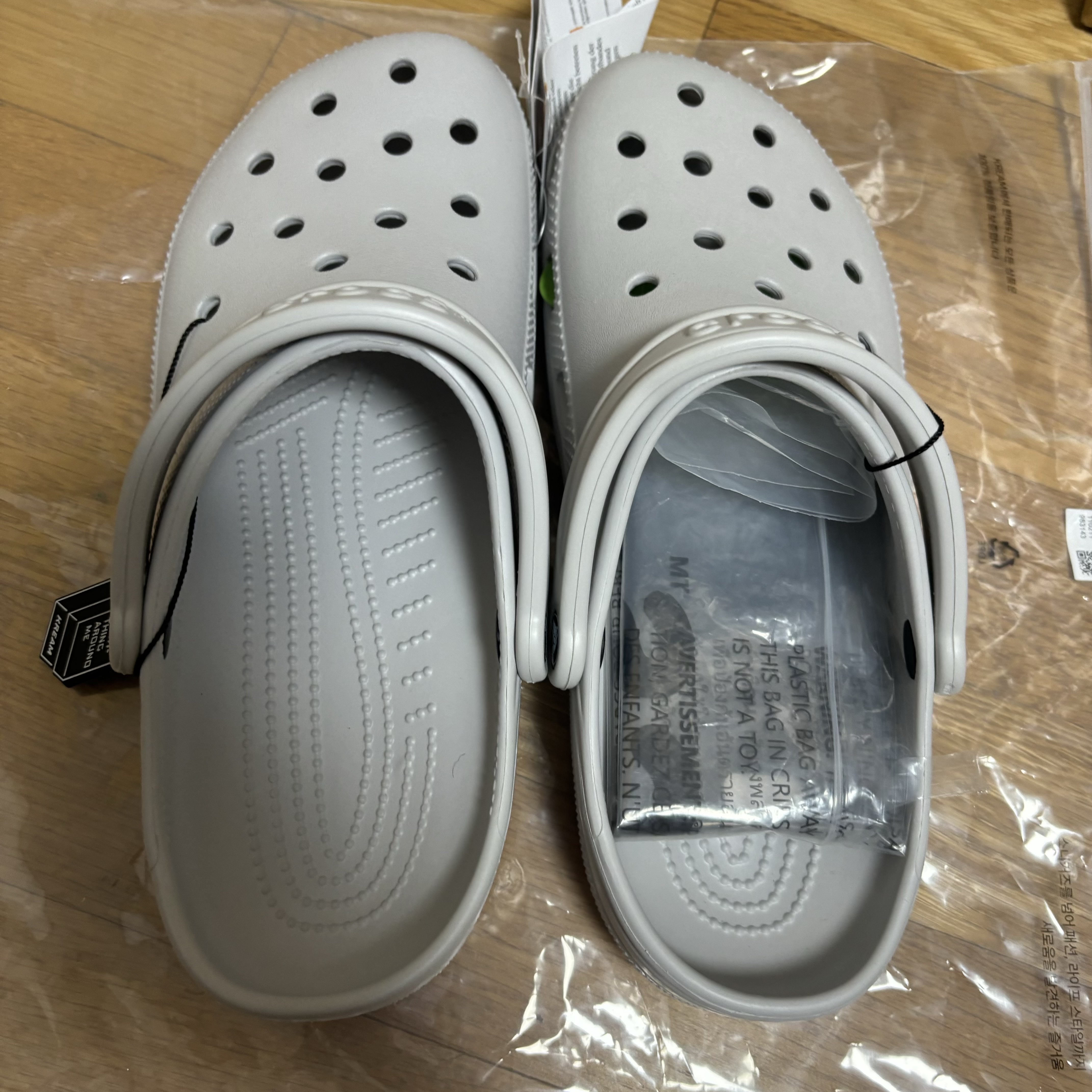Crocs Classic Clog Atmosphere 착용 스타일