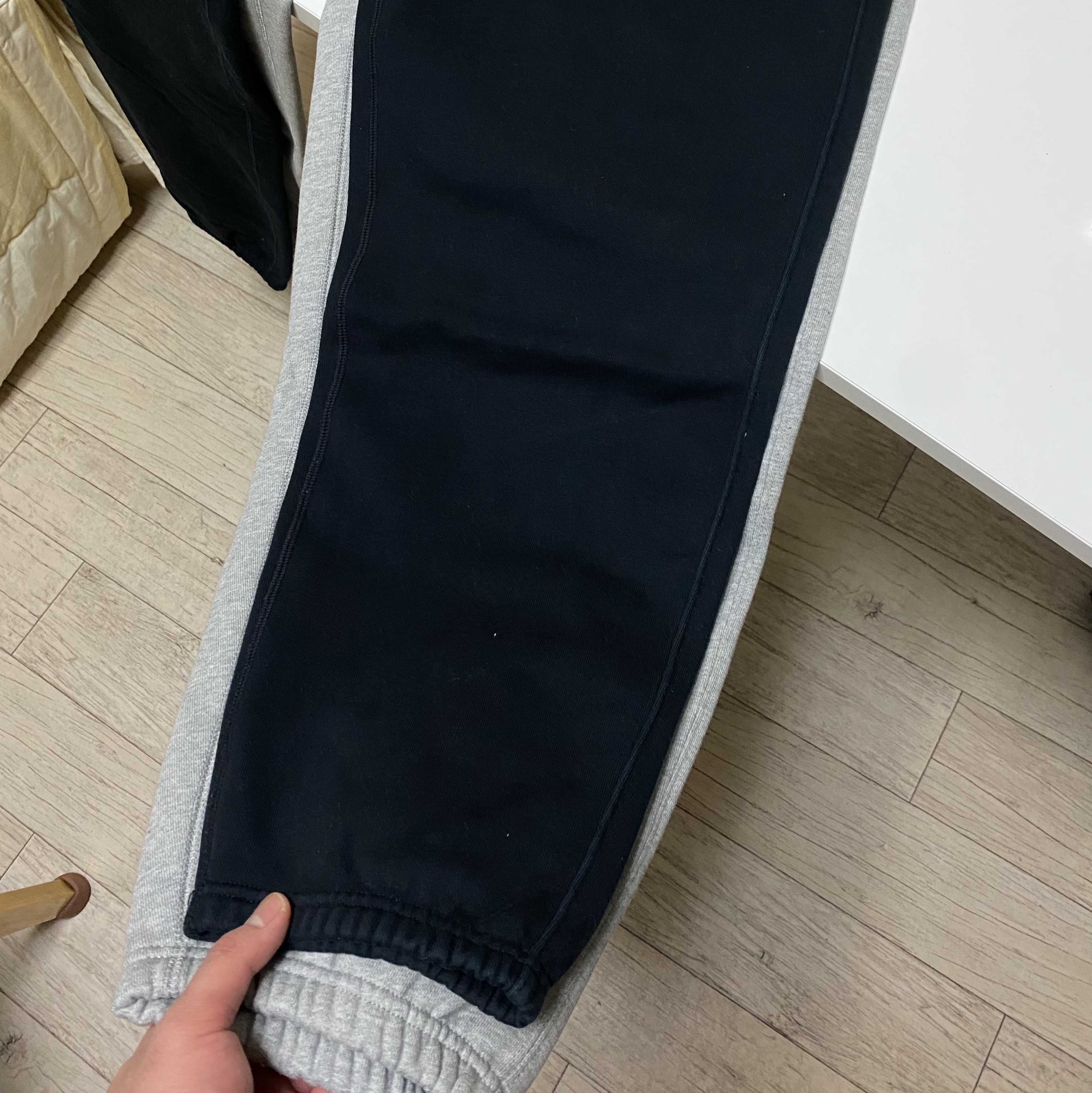 Nike x Stussy NRG ZR Fleece Pants Black - US/EU, Nike x Stussy NRG Fleece Pants Dark Grey Heather (DO9340-063) 착용 스타일 - 2