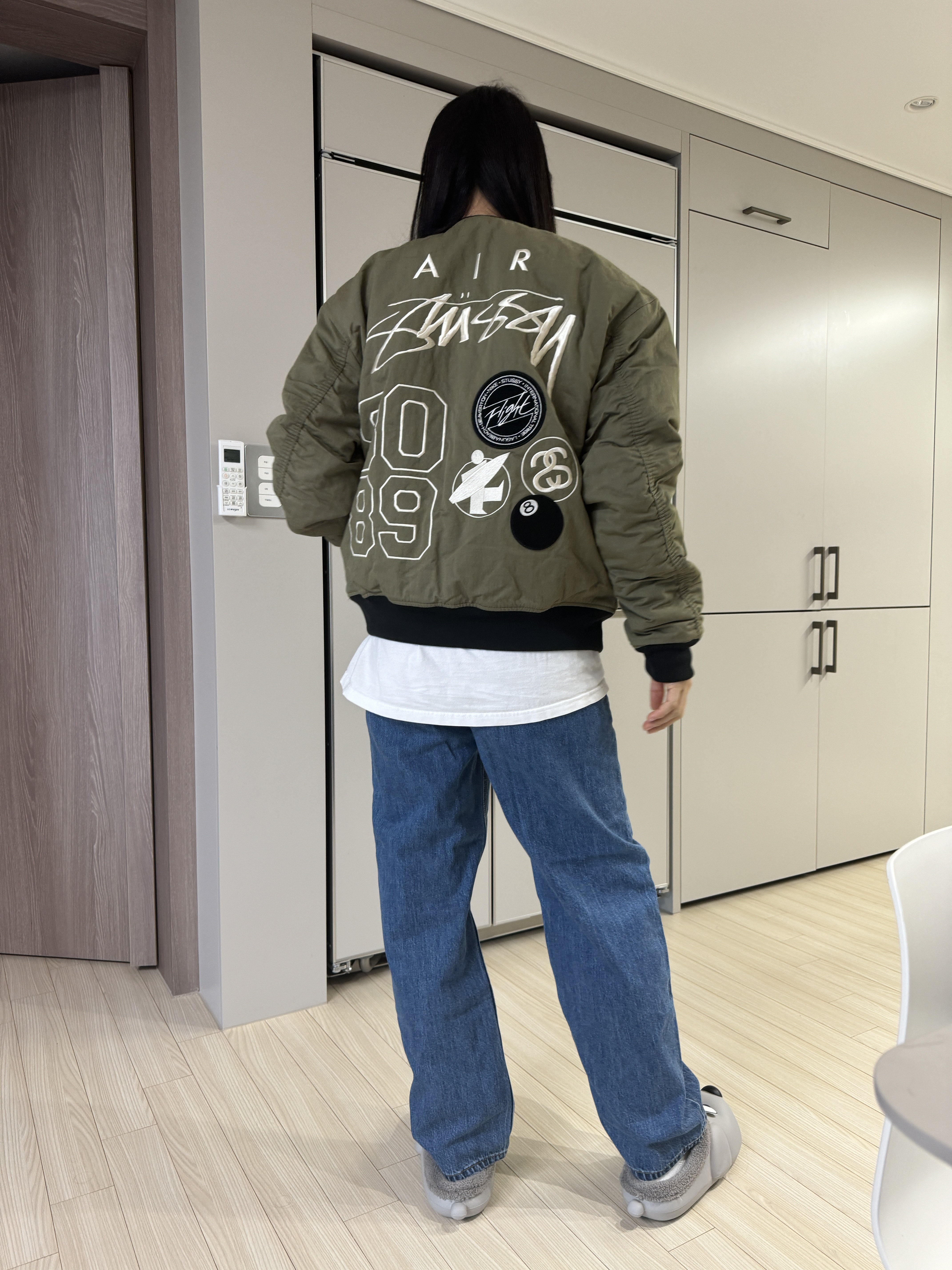 Nike x Stussy Reversible Jacket Medium Olive (FJ9153-222) 착용 스타일 - 1