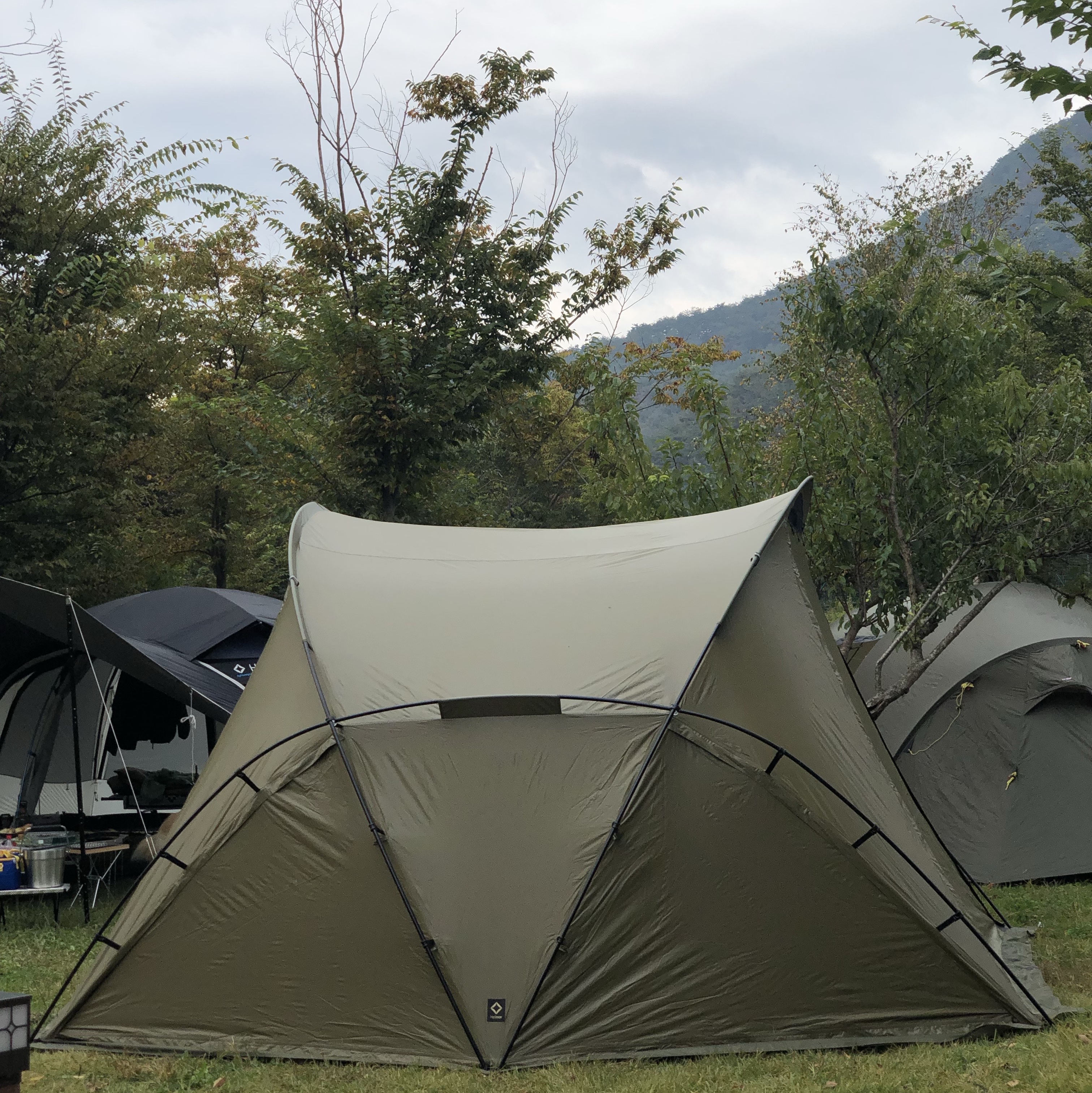 Helinox Tactical V-Tarp 4.0 R1 Coyote Tan 착용 스타일 - 2