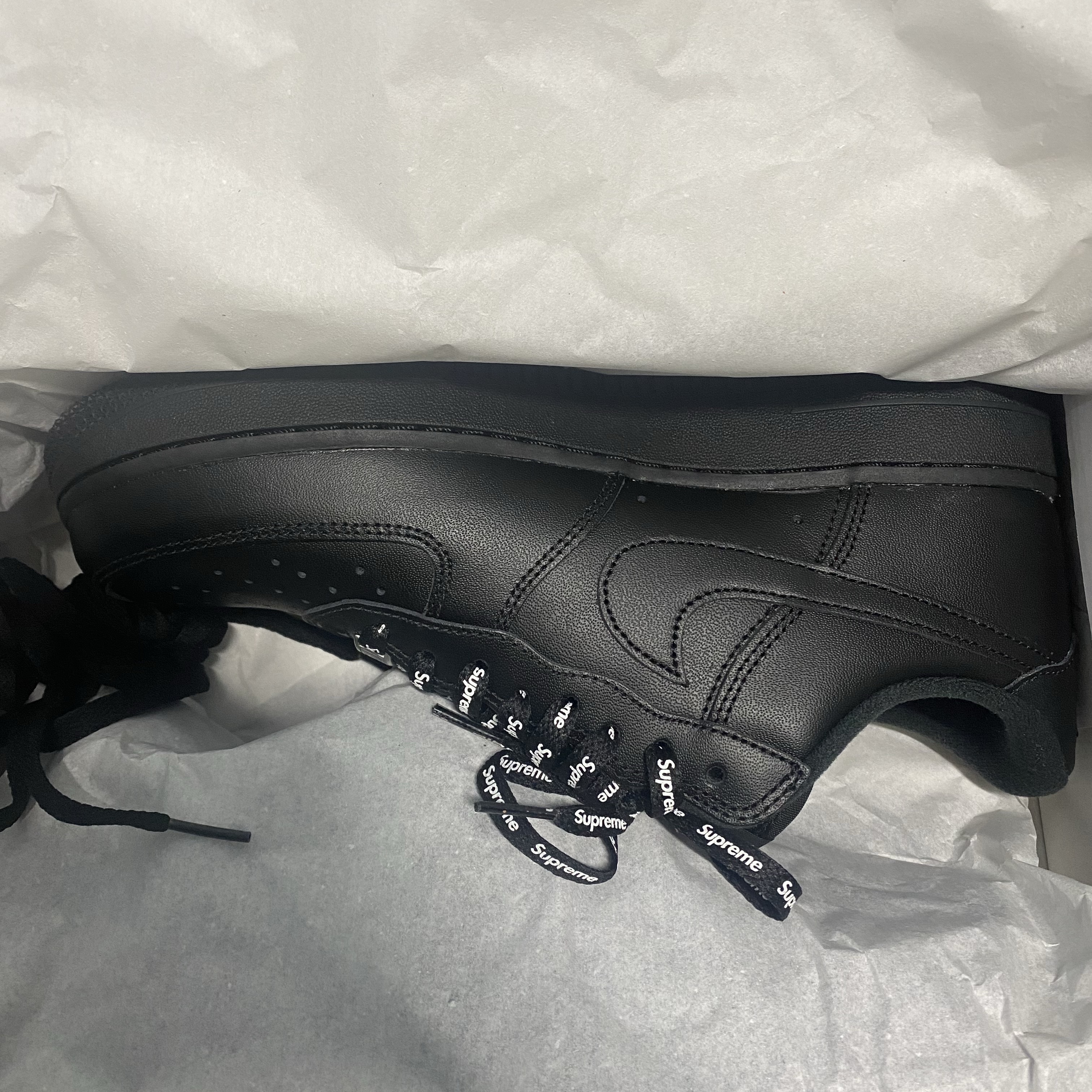 Nike x Supreme Air Force 1 Low Black 착용 스타일
