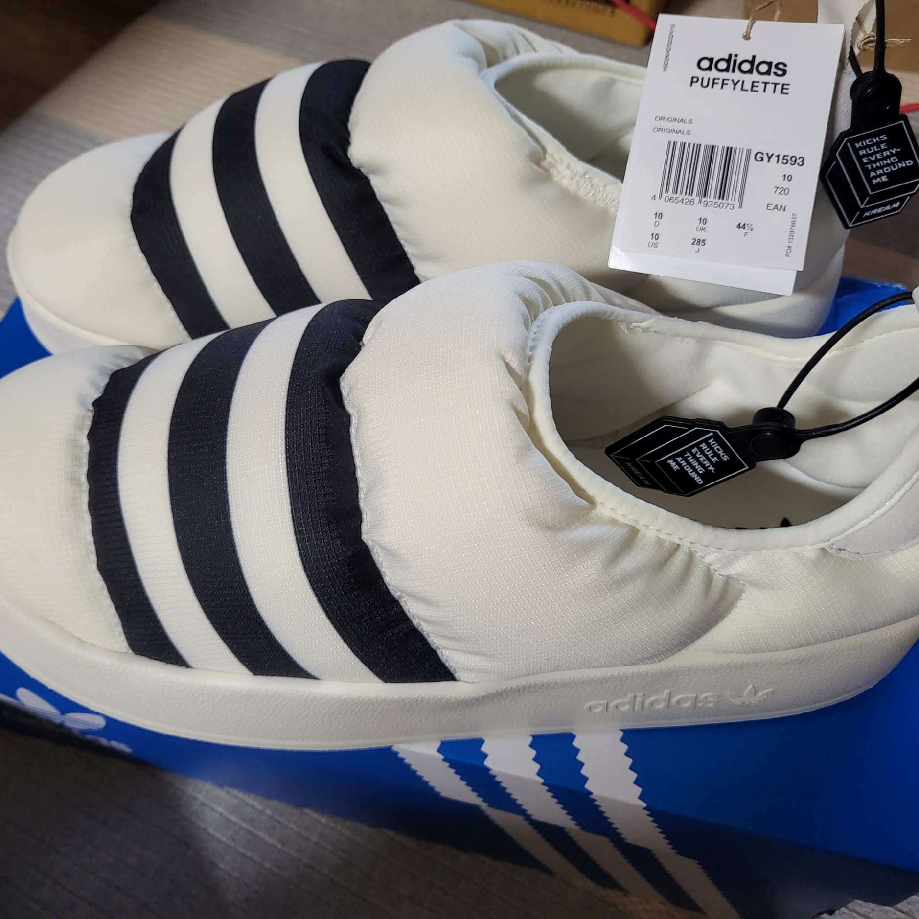 Adidas Puffylette Off White 착용 스타일 - 1