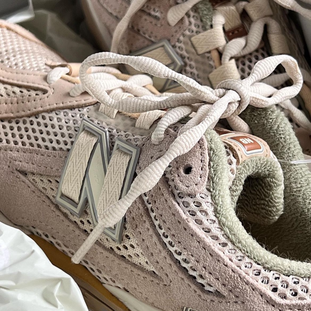 New Balance x Auralee 1906R Bone White 착용 스타일