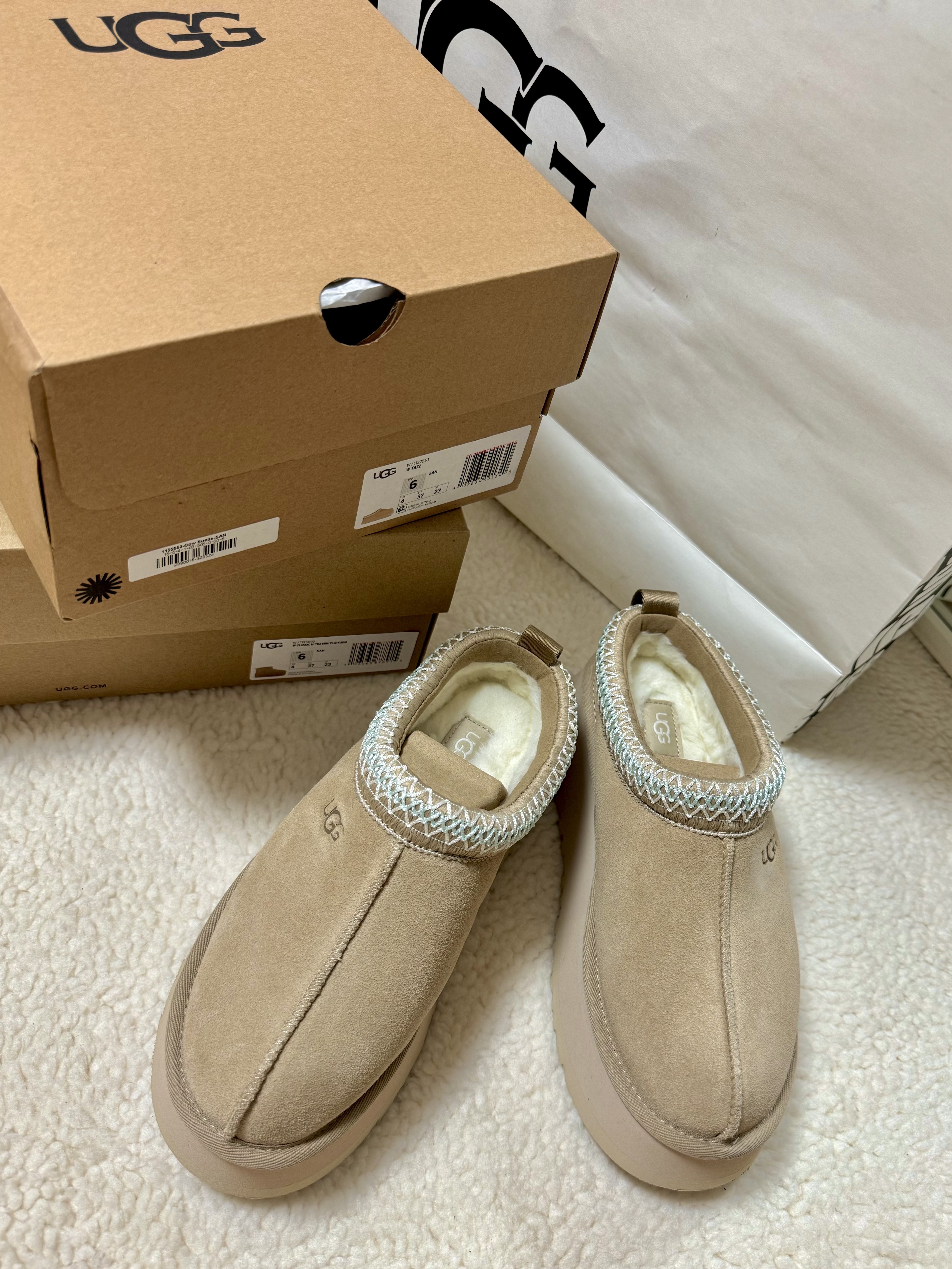 (W) UGG Tazz Slipper Sand, (W) UGG Tazz Slipper Chestnut 착용 스타일 - 9