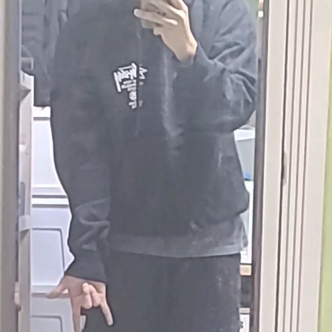 Stussy World Tour Hoodie Black 2022 착용 스타일 - 3