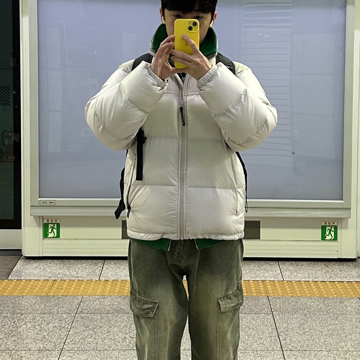 The North Face On Ball Jacket White Sand 착용 스타일