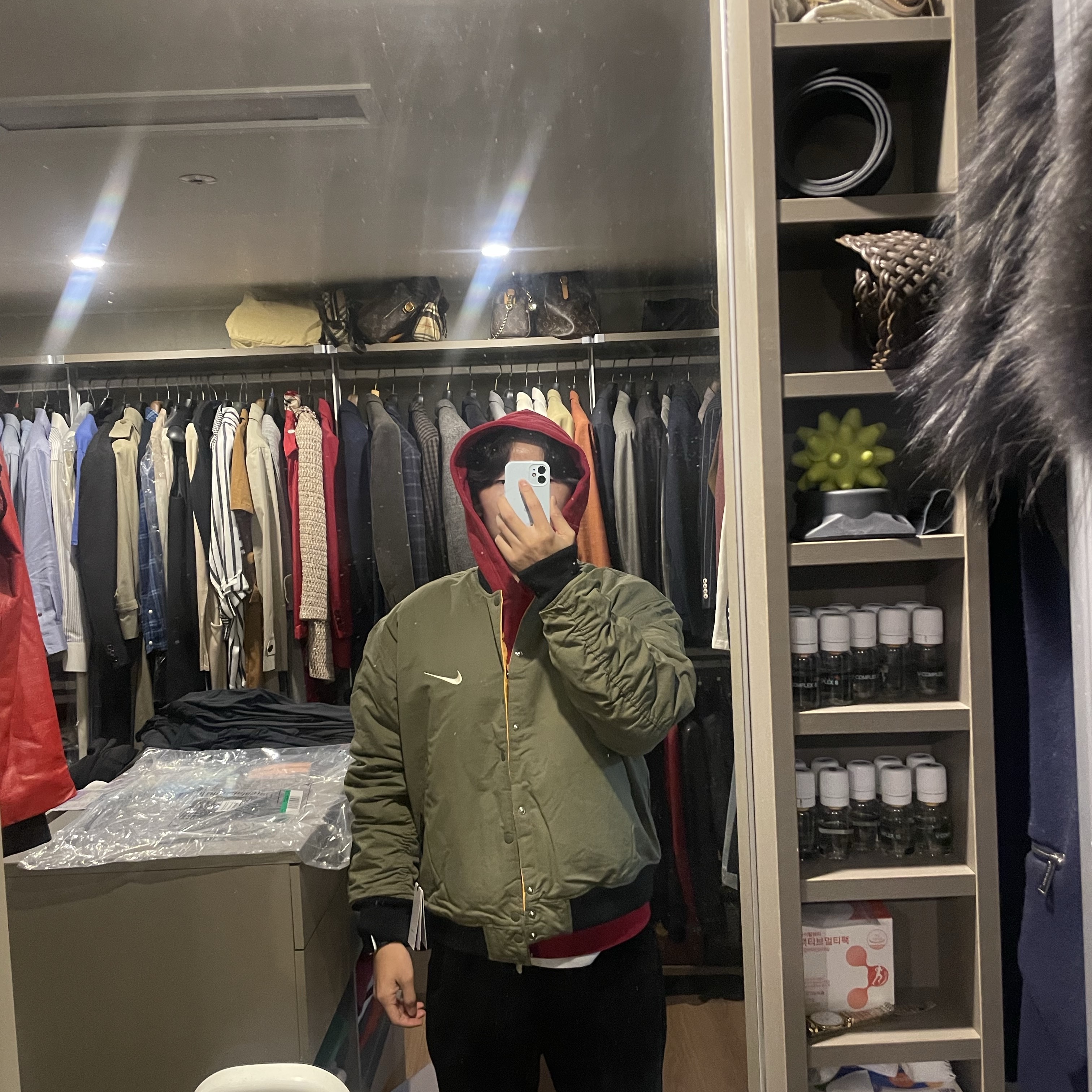Nike x Stussy Reversible Jacket Medium Olive (FJ9153-222) 착용 스타일 - 2