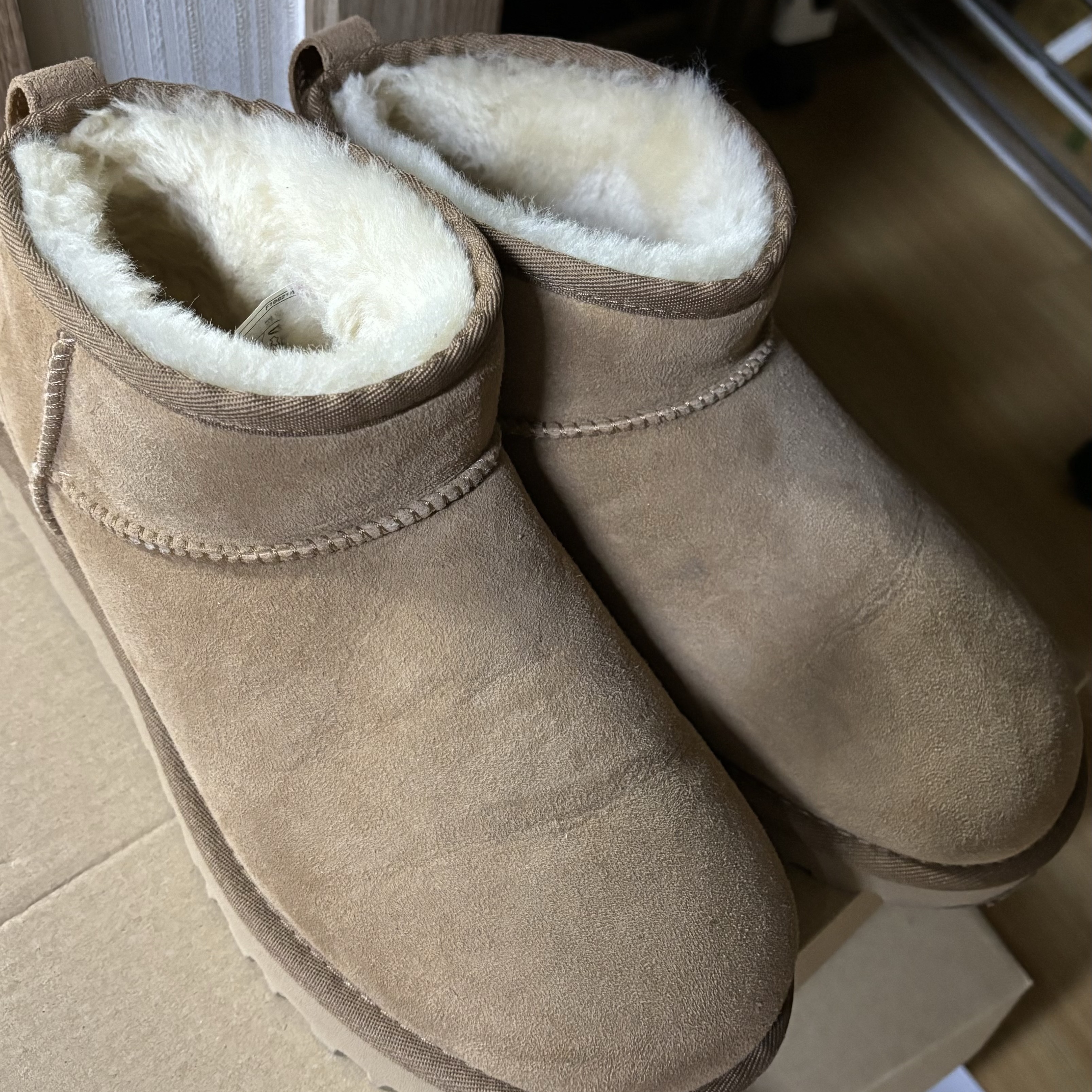 (W) UGG Classic Ultra Mini Boots Chestnut 착용 스타일
