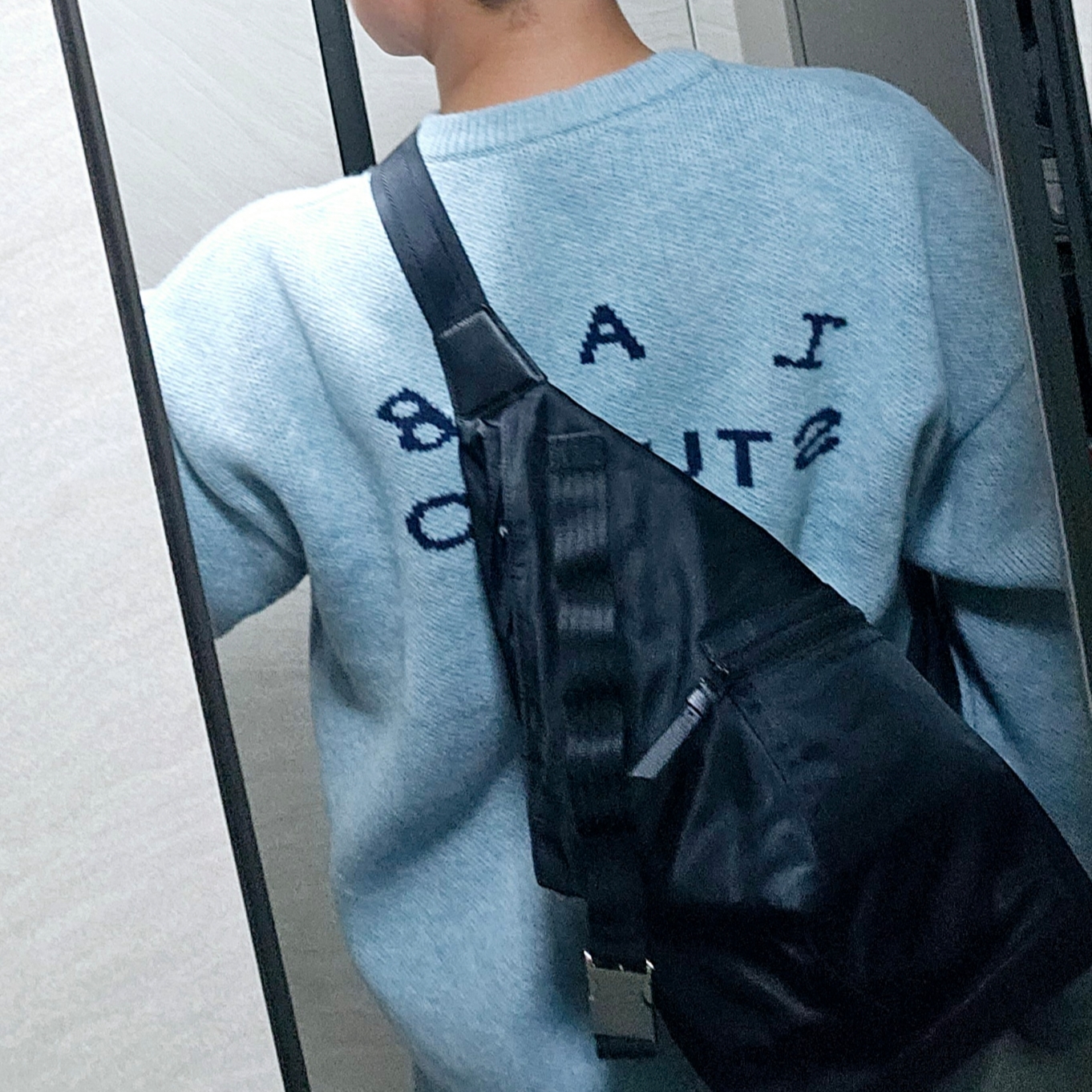 IAB Studio Knit Steel Blue 착용 스타일