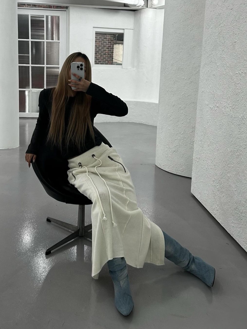 [KREAM 단독] Bonnae Women Wool Skirt Ivory 착용 스타일