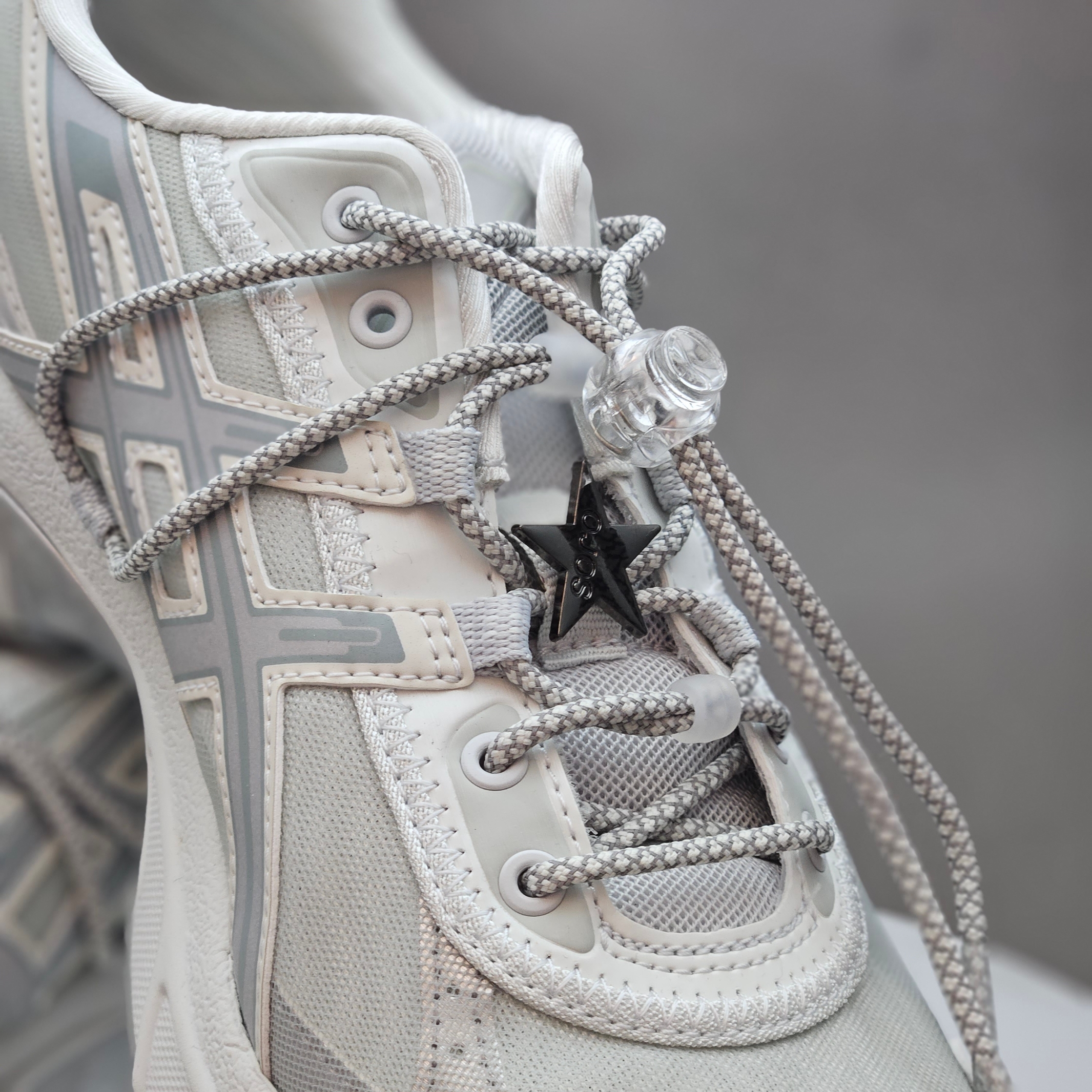 Asics x Atmos x Ojos Gel-1130 RE Glacier Grey Pure Silver 착용 스타일 - 2