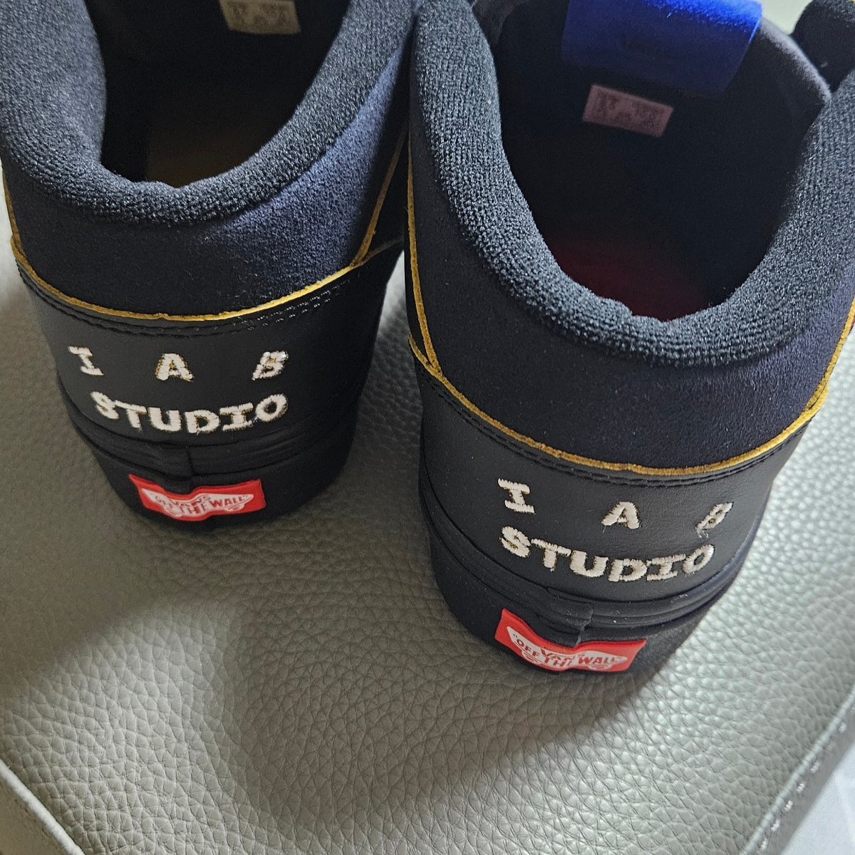 Vans x IAB Studio Half Cab Black Purple 착용 스타일 - 1