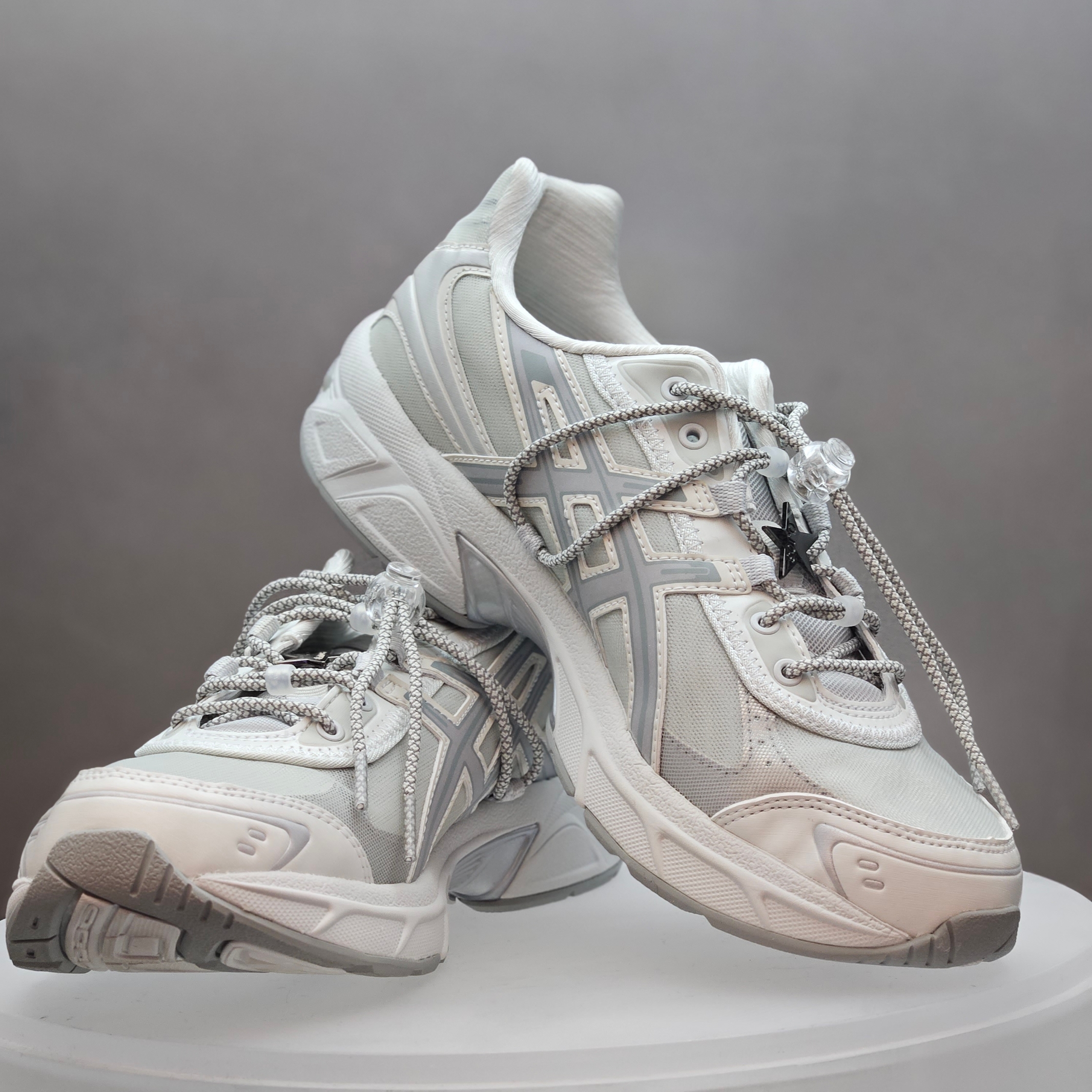 Asics x Atmos x Ojos Gel-1130 RE Glacier Grey Pure Silver 착용 스타일 - 1