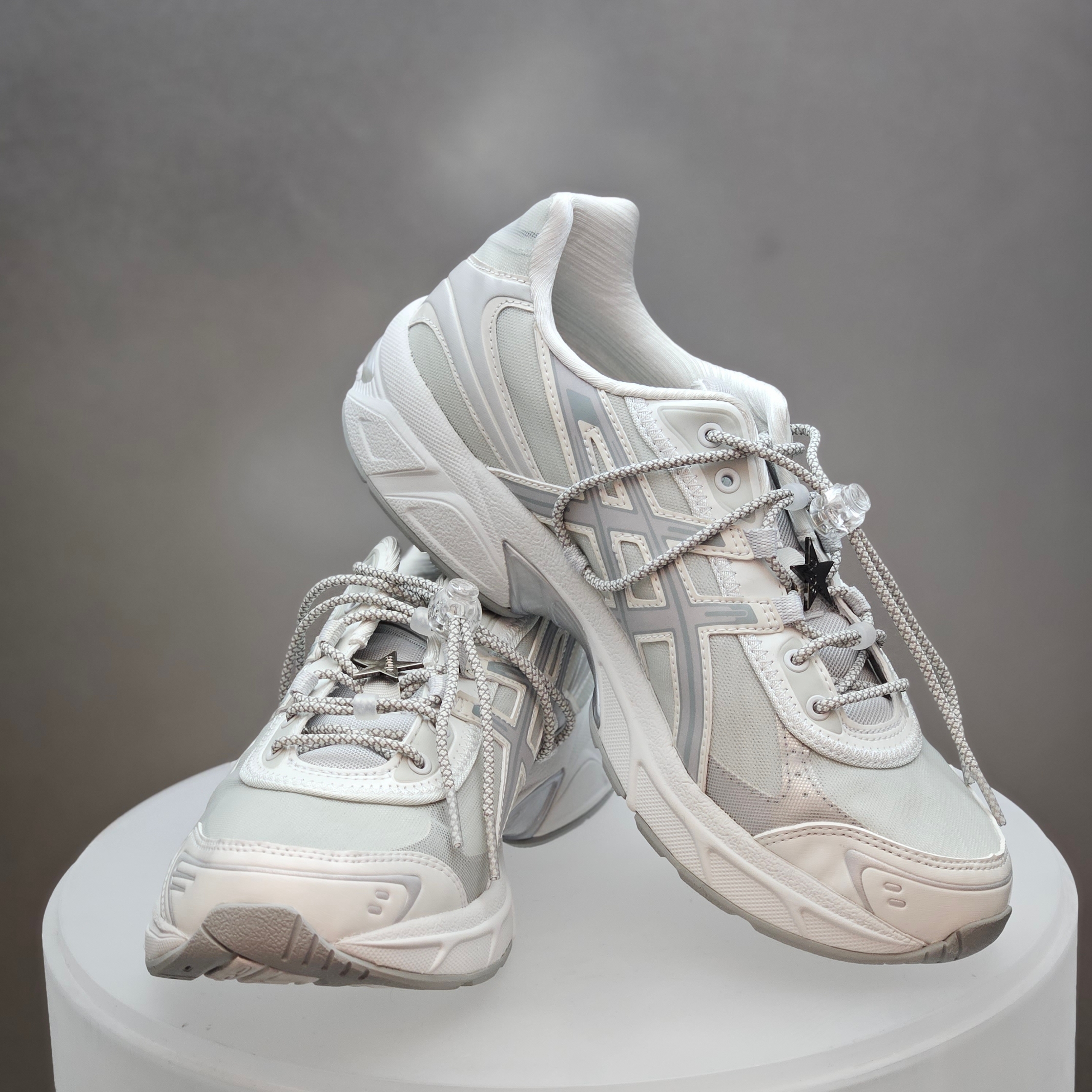 Asics x Atmos x Ojos Gel-1130 RE Glacier Grey Pure Silver 착용 스타일 - 3