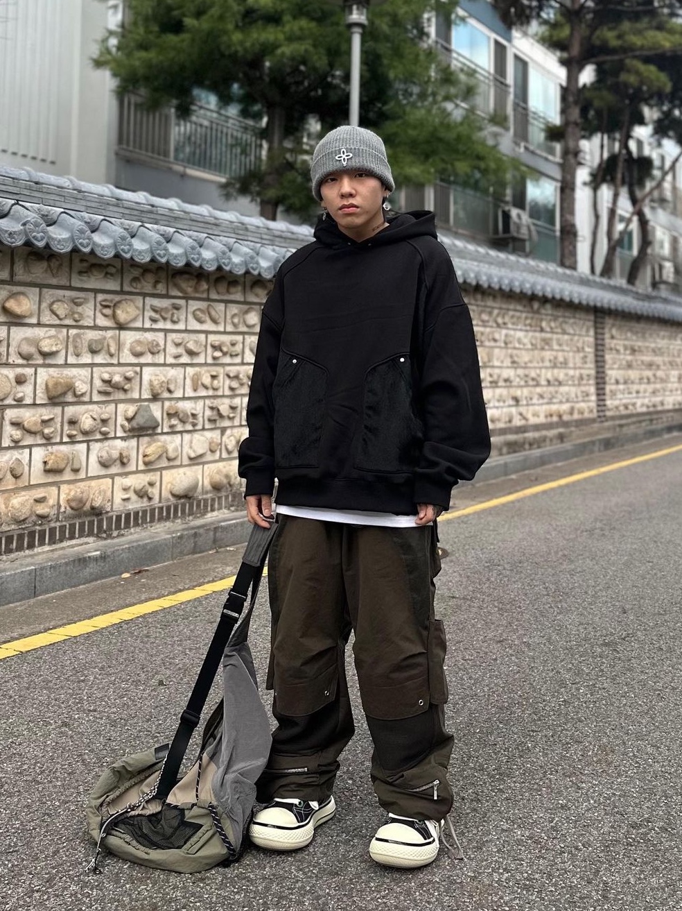 Surgery Clover Logo Beanie Ver.2 Grey 착용 스타일 - 1