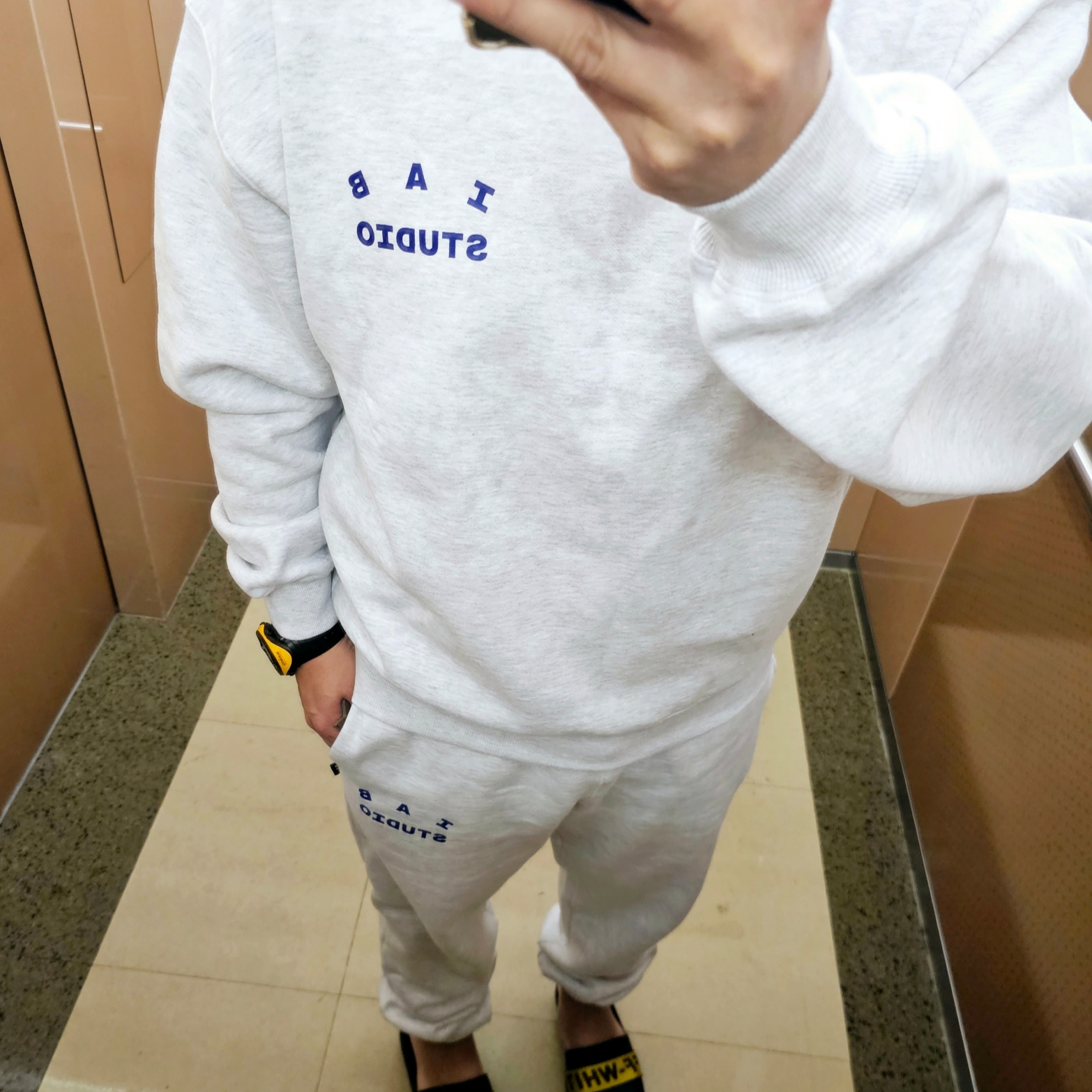 IAB Studio Sweatpants Light Gray, IAB Studio Sweatshirt Light Gray - 23FW 착용 스타일