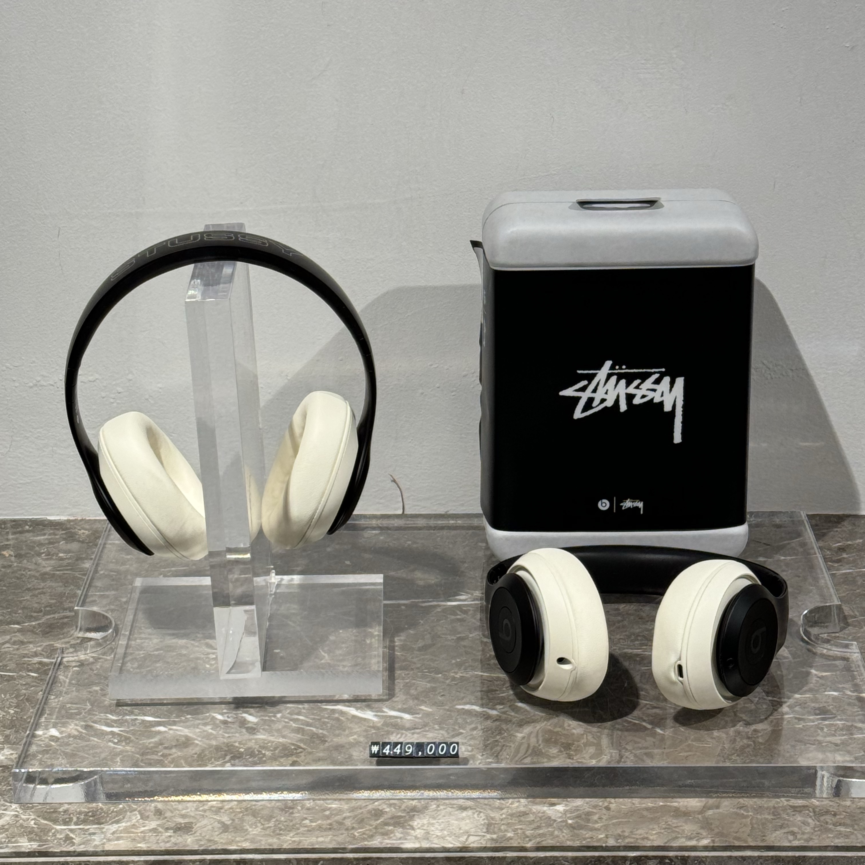 Stussy x Beats Studio Pro Wireless Headphone Black (Korean Ver.) 착용 스타일 - 1