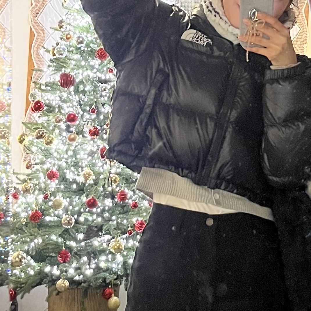 (W) The North Face Nuptse Short Jacket TNF Black, (W) UGG Classic Ultra Mini Boots Chestnut 착용 스타일 - 4