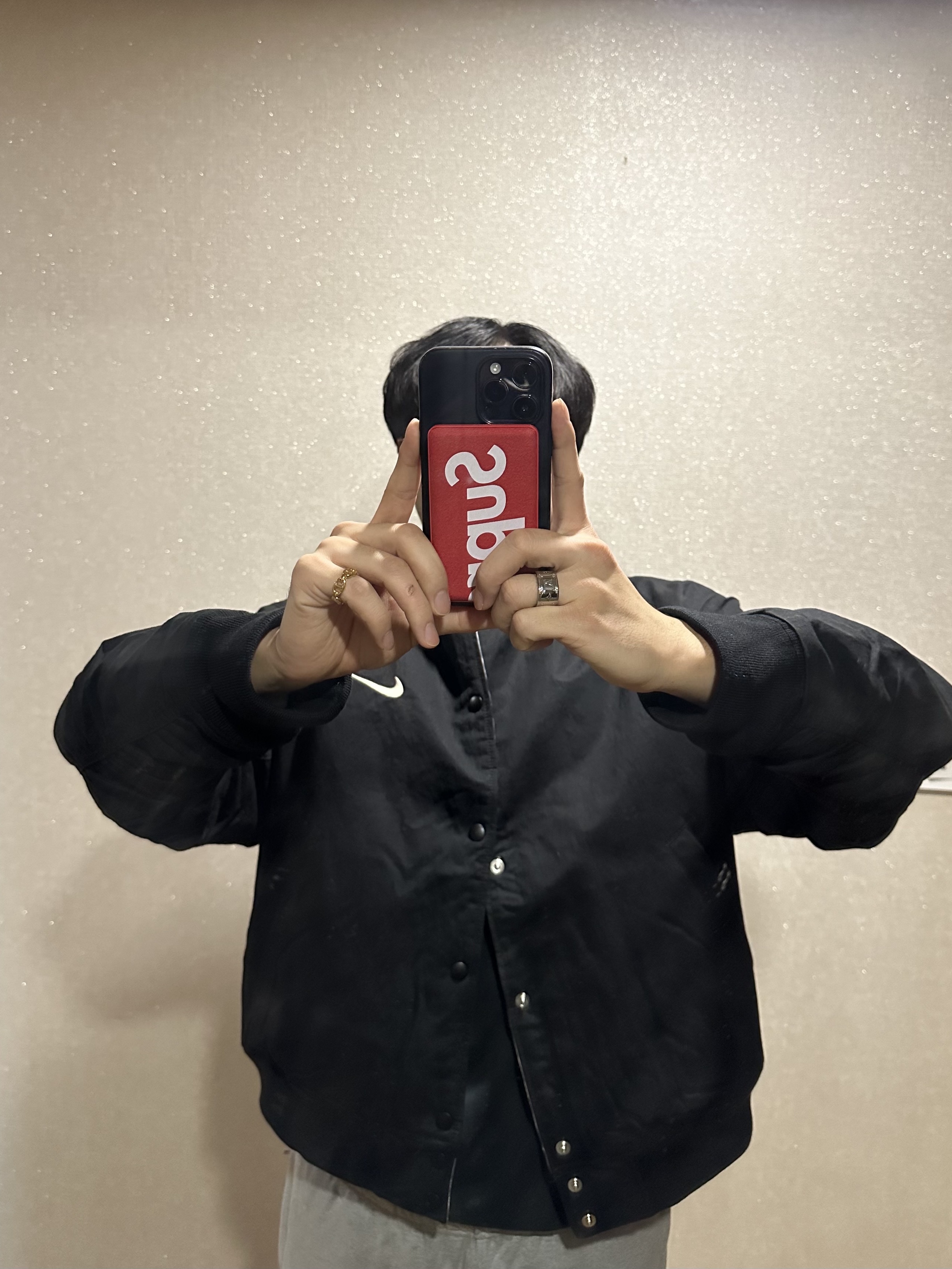 Louis Vuitton Monogram Ring Silver, Nike x Stussy Reversible Jacket Black (FJ9153-010) 착용 스타일 - 1