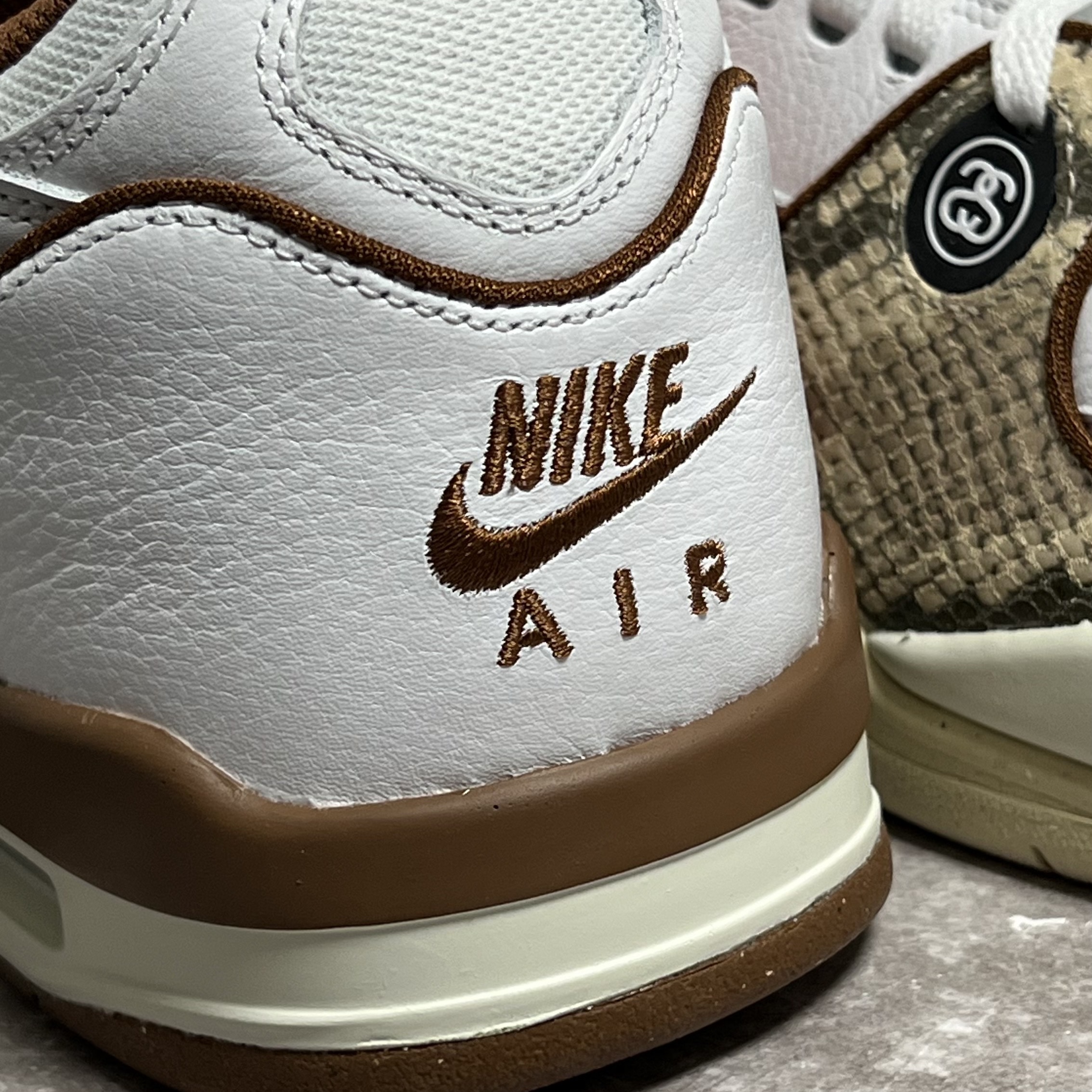 Nike x Stussy Air Flight 89 Low White and Pecan 착용 스타일 - 2
