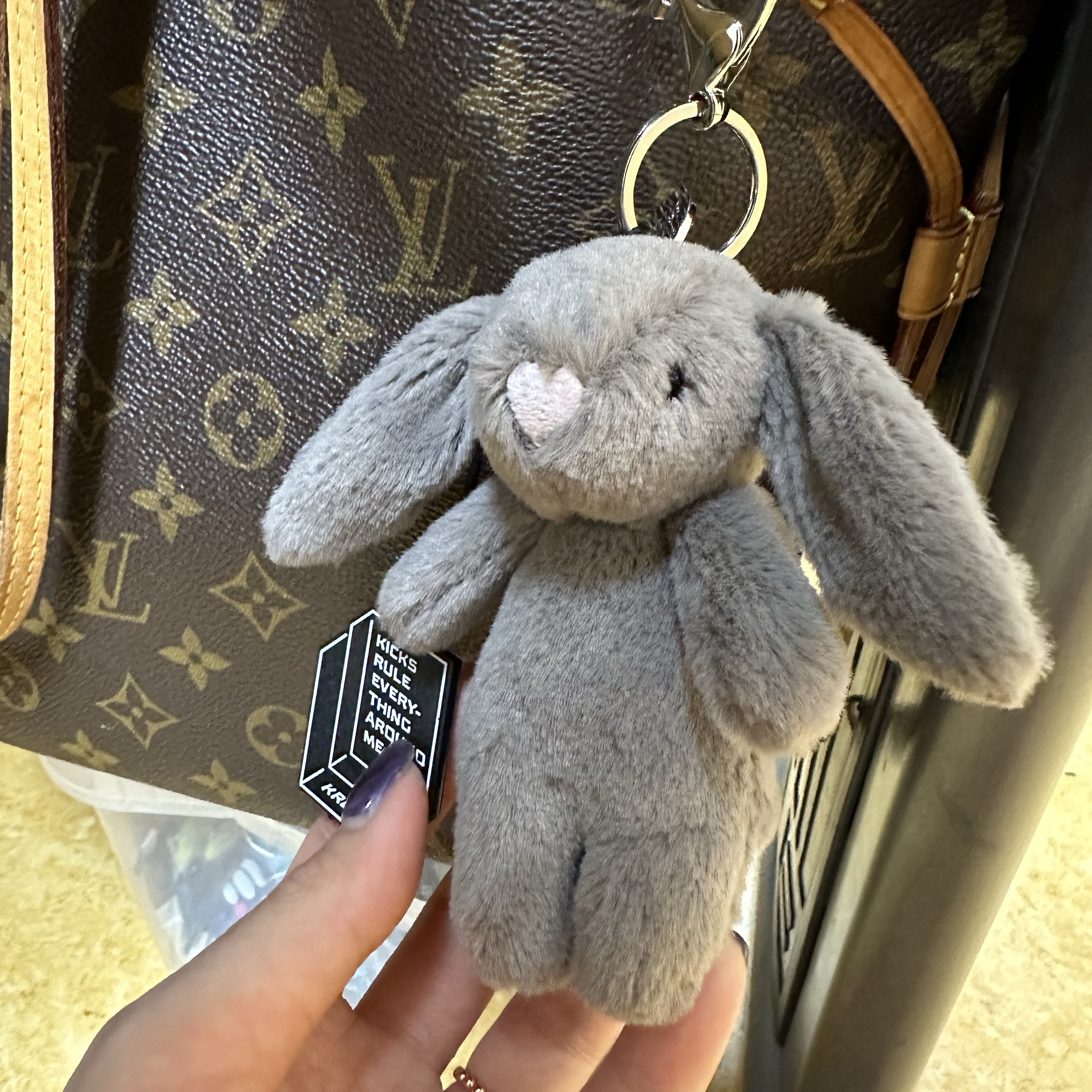 Jellycat Bashful Bunny Truffle Bag Charm Brown 착용 스타일 - 1