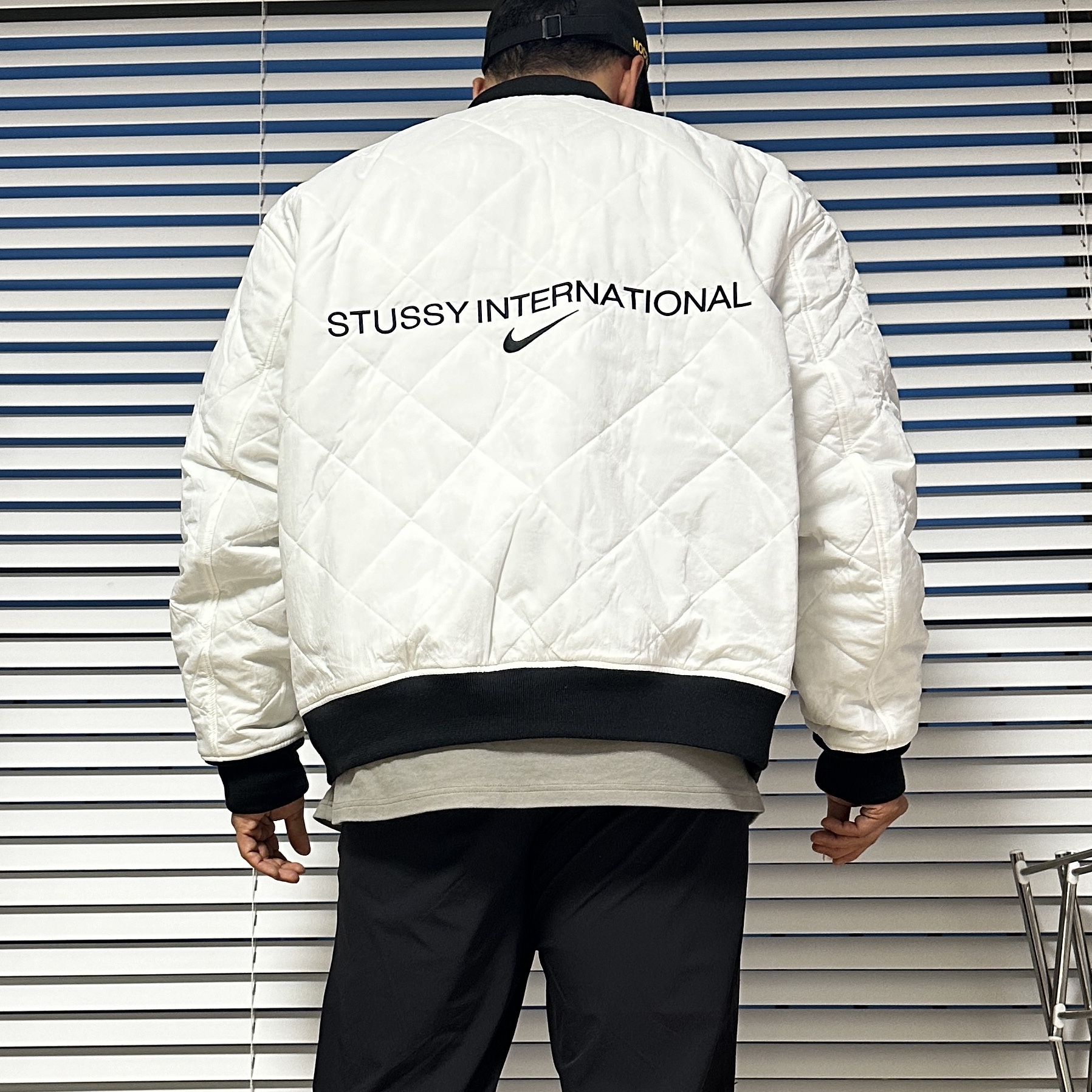 Nike x Stussy Reversible Jacket Black (FJ9153-010), Nike x Stussy Full Zip Washed Fleece Hoodie Black (FJ9175-010) 착용 스타일 - 3