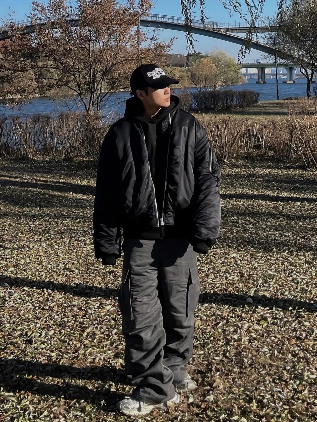 Etce Reversible Oversized Bomber Black 착용 스타일 - 1