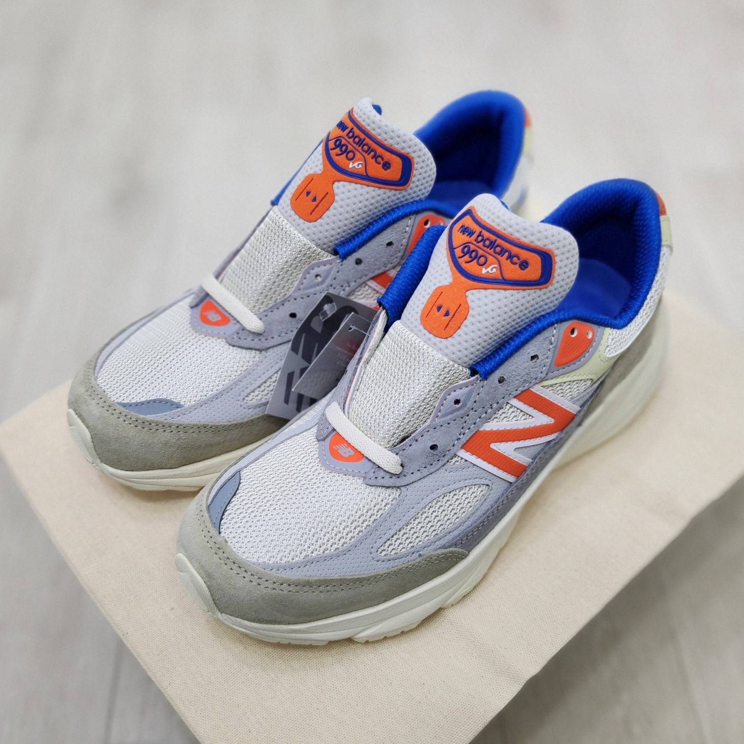 New Balance x Kith x Madison Square Garden 990v6 Made in USA Angora Royal Blue 착용 스타일 - 2