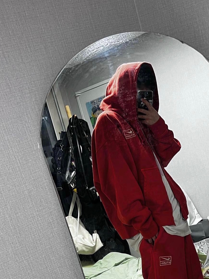 Nike x Stussy Full Zip Pigment Dyed Fleece Hoodie Habanero Red (FJ9161-642), Nike x Stussy Pigment Dyed Fleece Pants Habanero Red (FJ9157-642) 착용 스타일 - 4