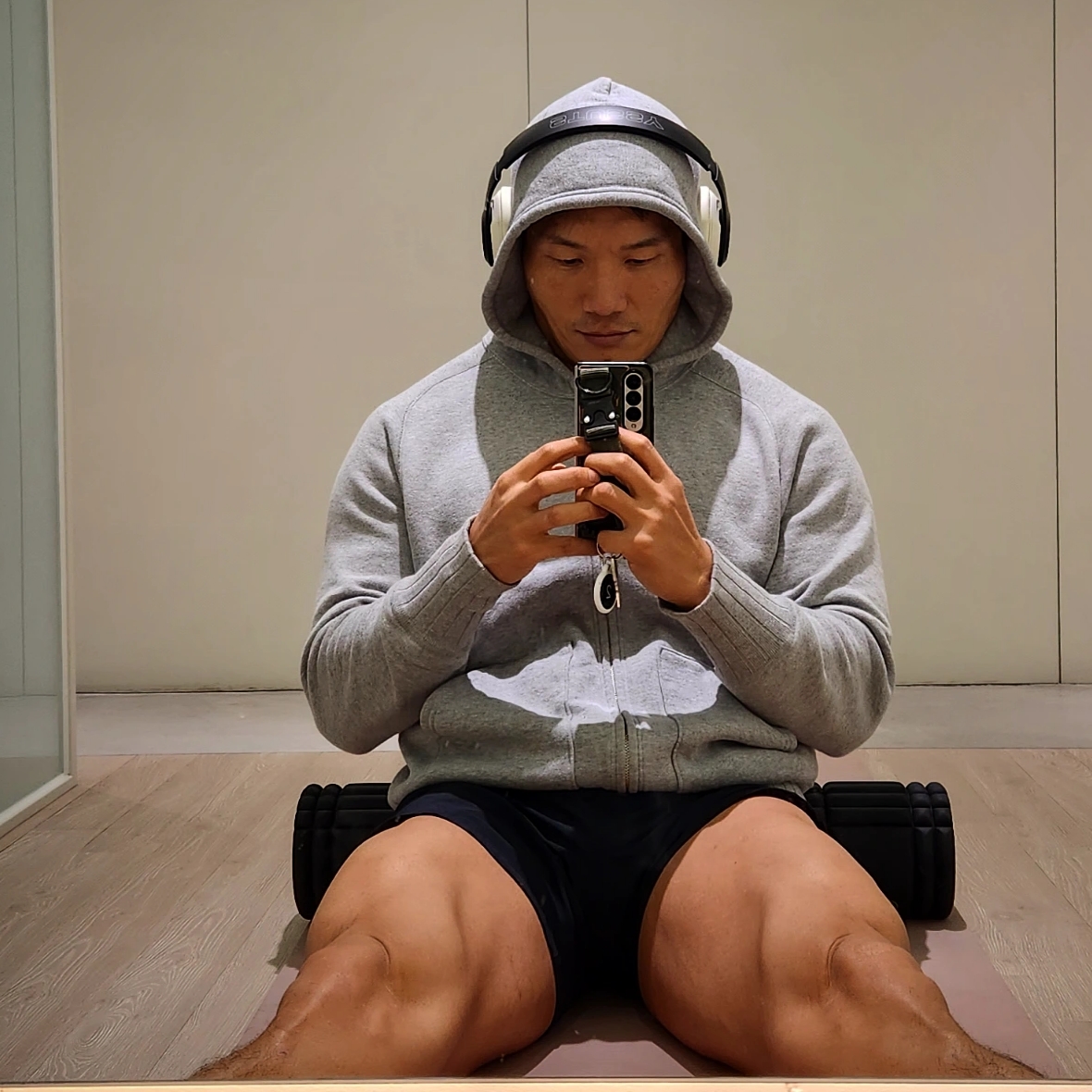 Stussy x Beats Studio Pro Wireless Headphone Black (Korean Ver.) 착용 스타일 - 1