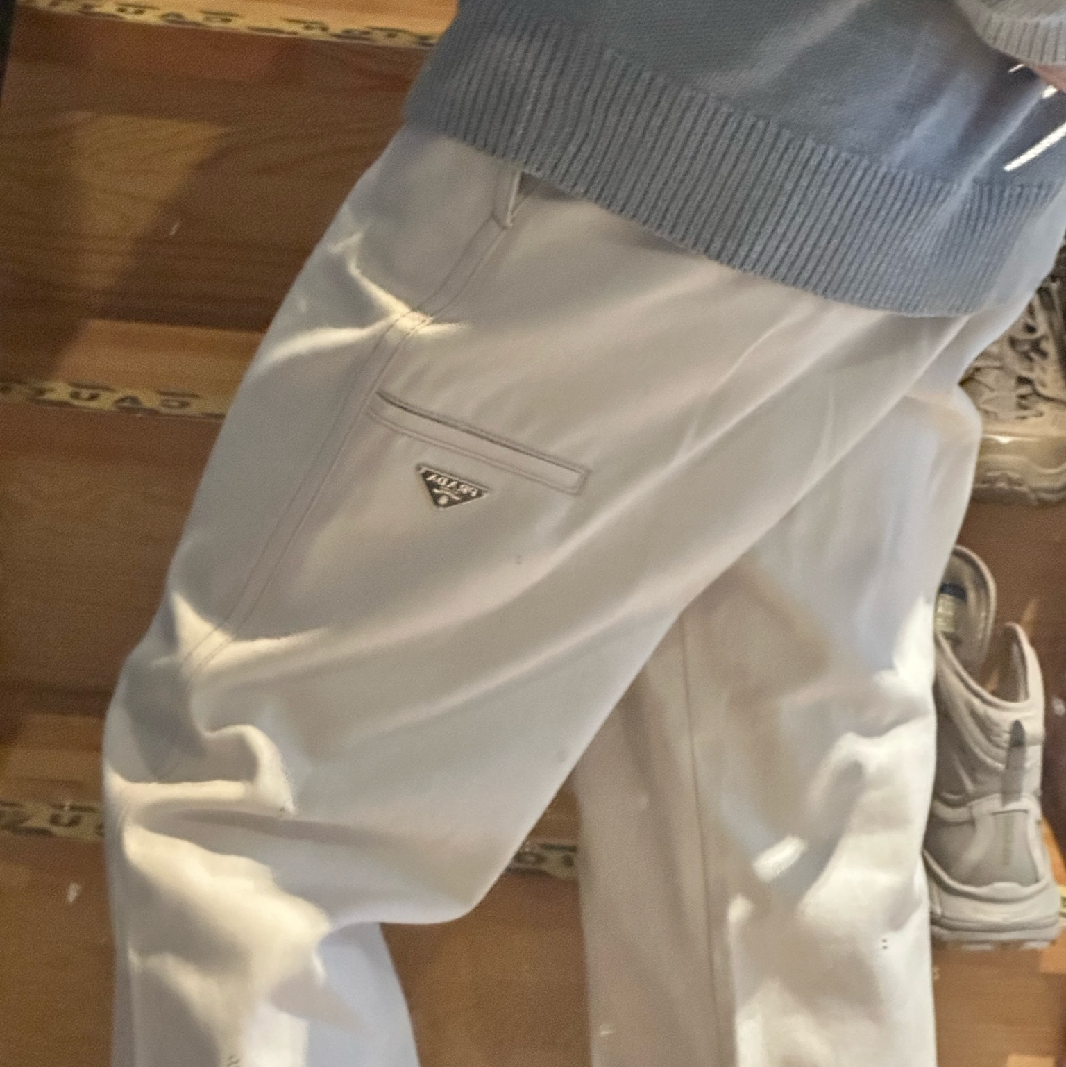 Prada Bull Denim Pants Beige 착용 스타일