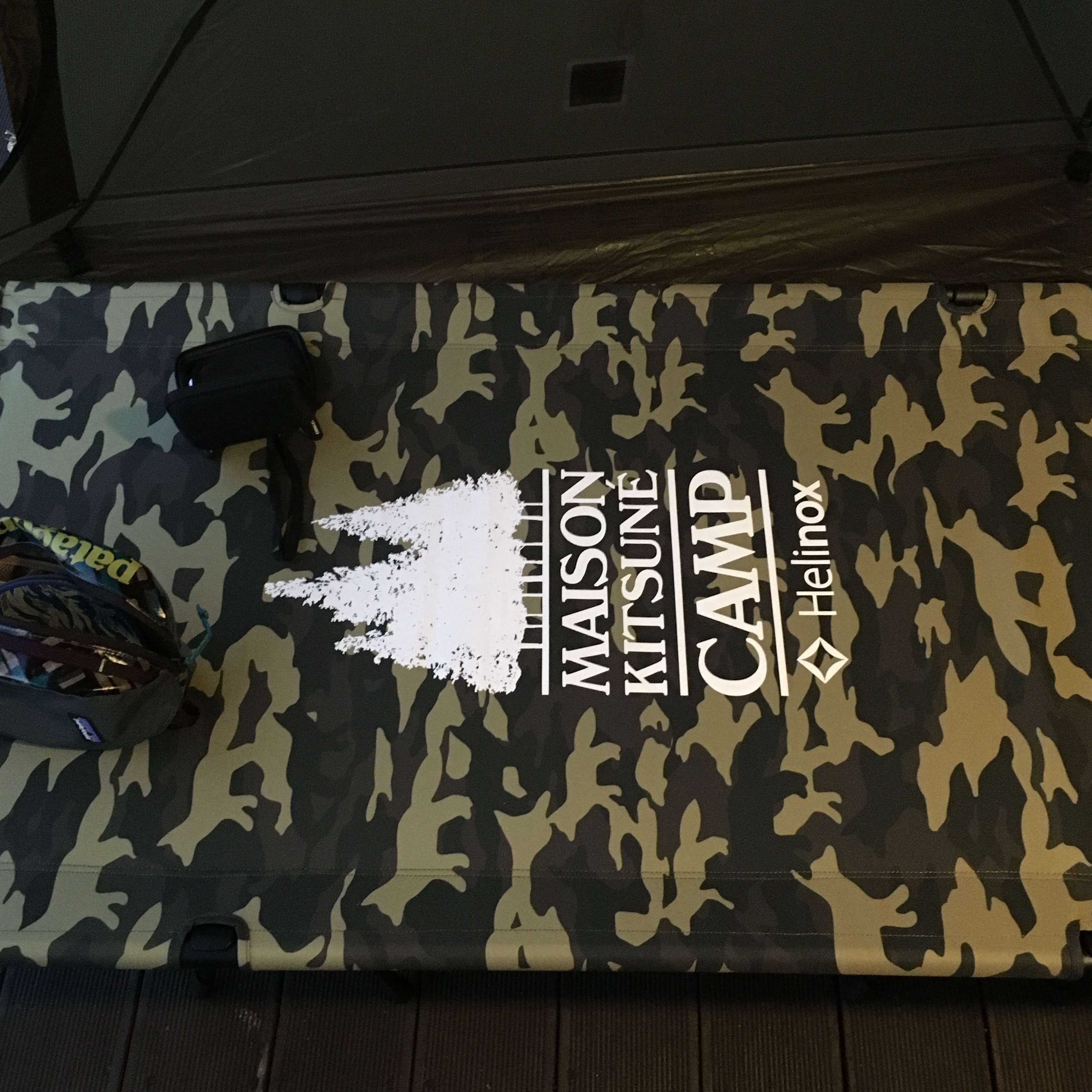 Helinox x Maison Kitsune Cot One Convertible MK Camo (Without Legs) 착용 스타일 - 1