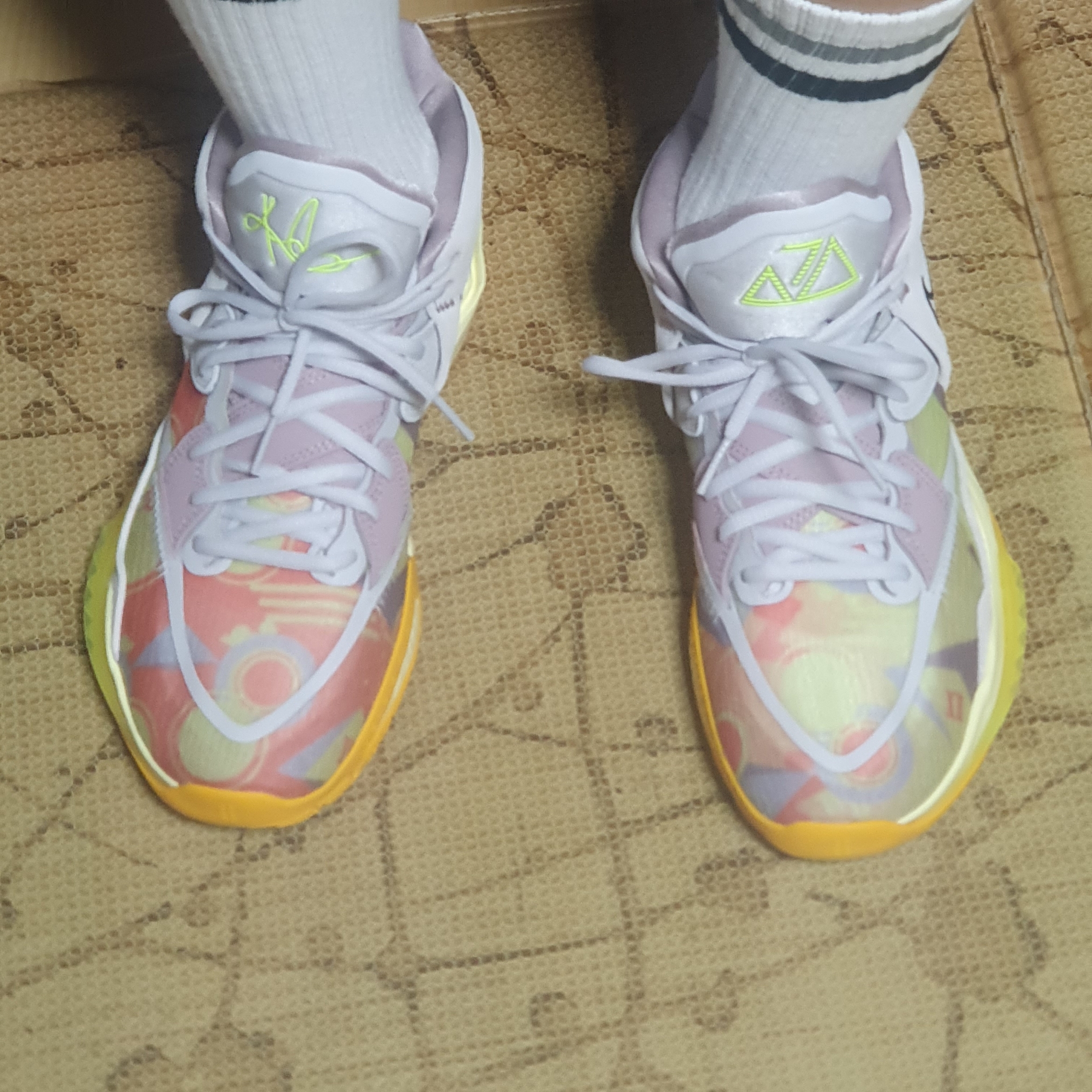 Nike Kyrie Infinity EP Iris Whisper and Plum Fog 착용 스타일