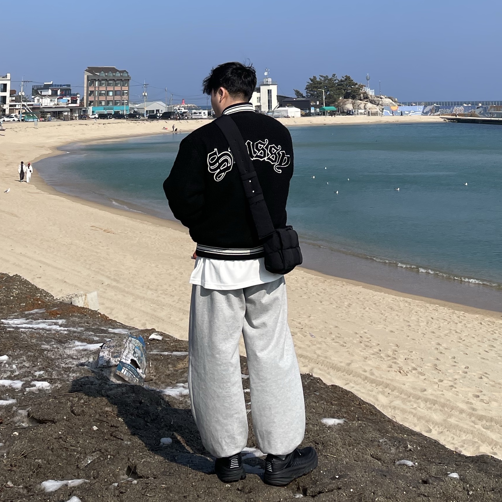 Stussy Casentino Wool Varsity Jacket Black, Hoka Bondi 8 Black - Regular 착용 스타일 - 2