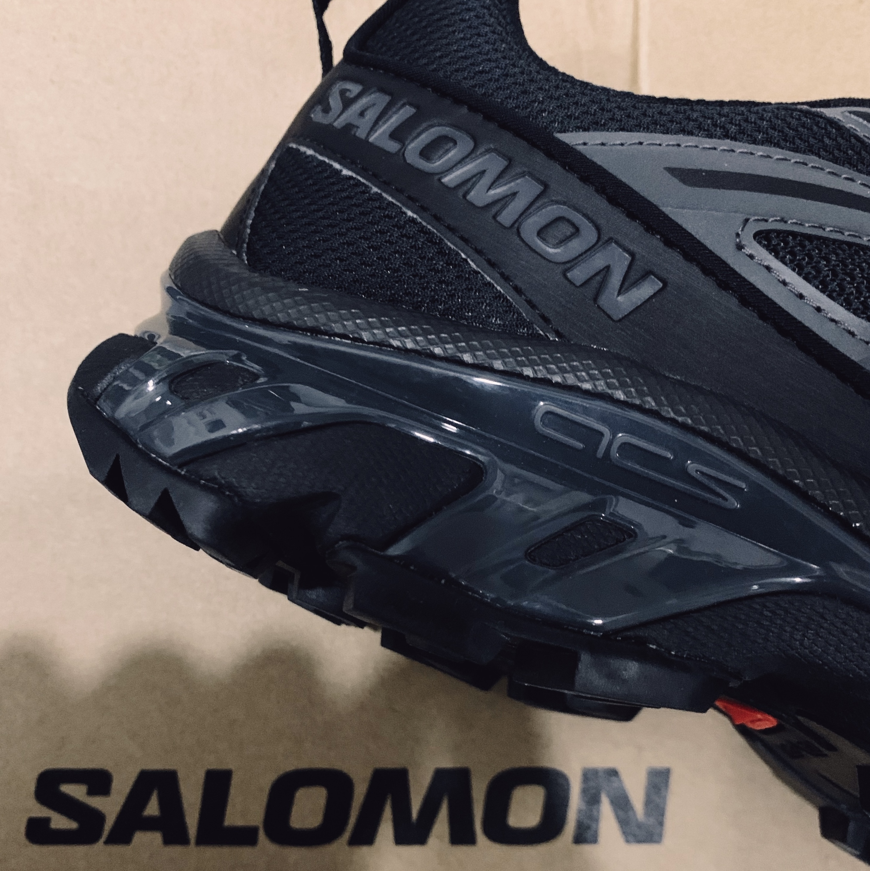 Salomon XT-6 Expanse Black Ebony 착용 스타일