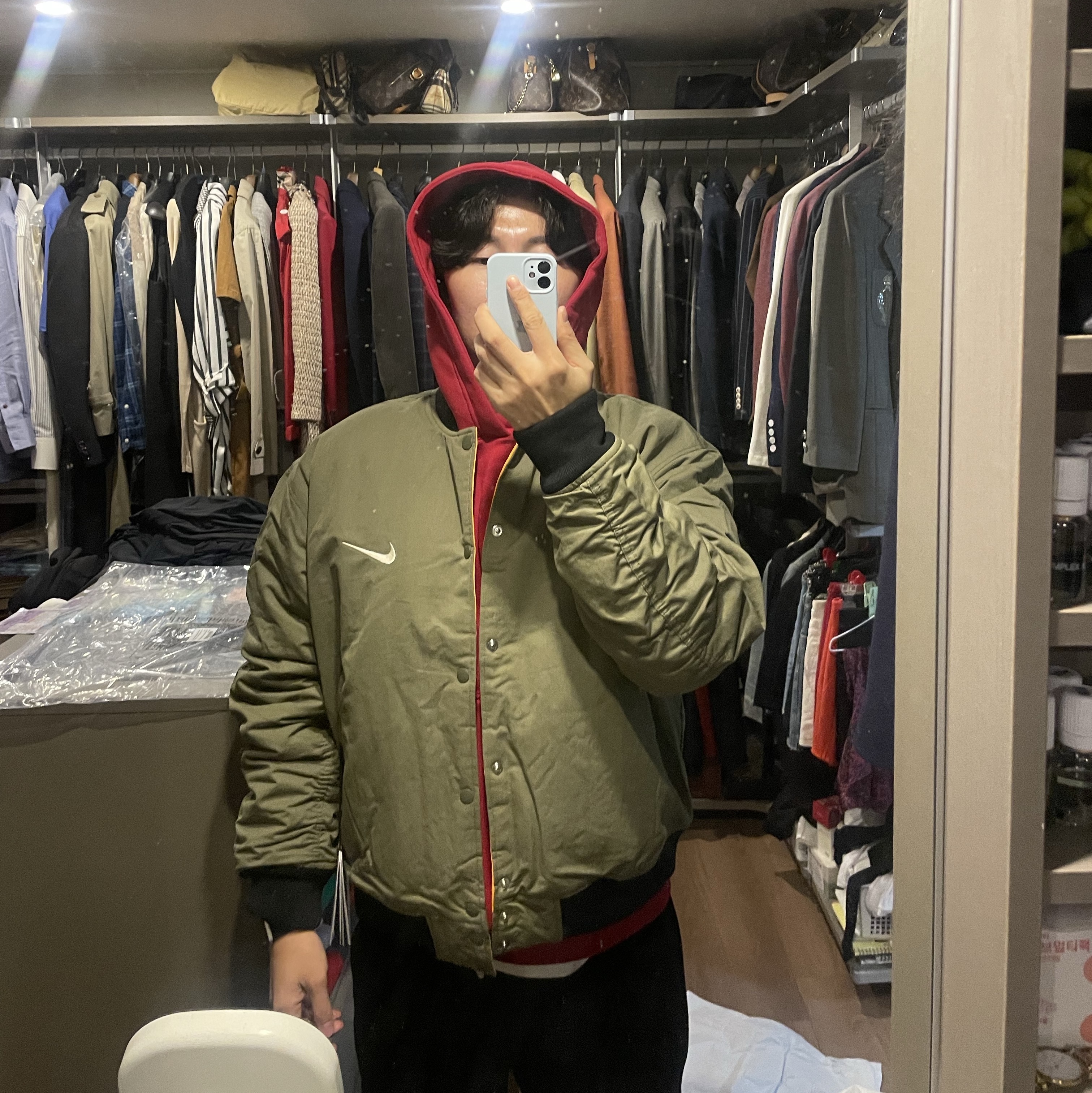 Nike x Stussy Reversible Jacket Medium Olive (FJ9153-222) 착용 스타일 - 1