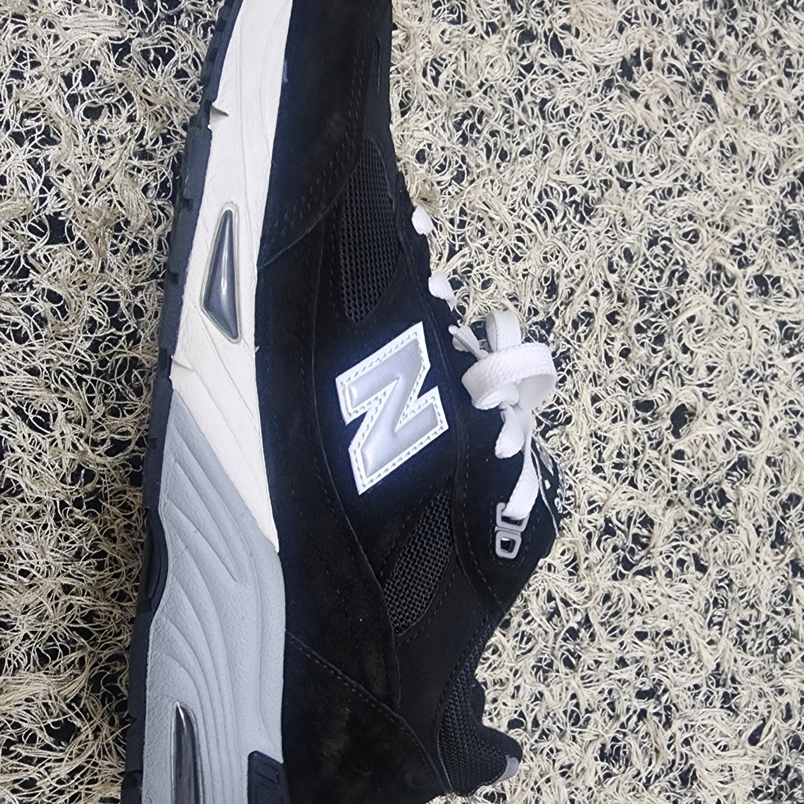 New Balance 991 Made in UK Black Silver 착용 스타일