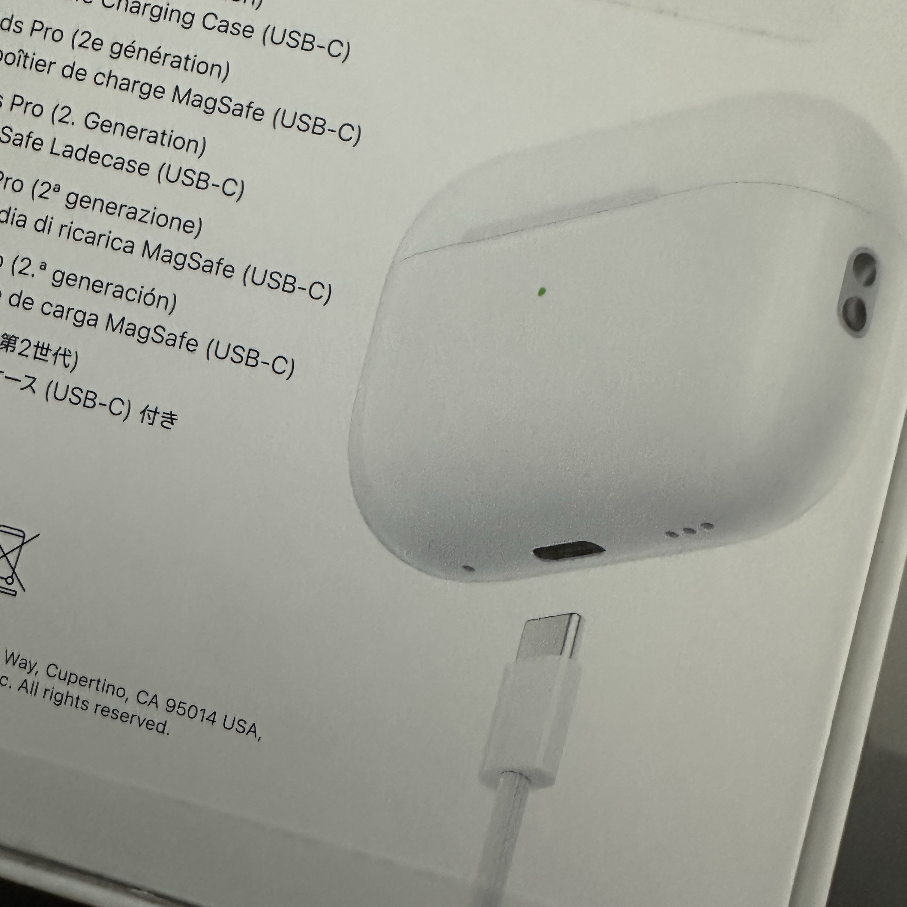 Apple Airpods Pro 2nd Gen with MagSafe Charging Case USB C (Korean Ver.) 착용 스타일 - 2