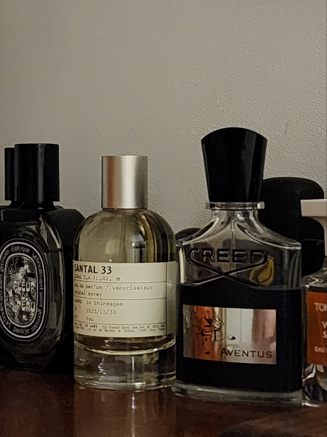 Le Labo Santal 33 Eau De Parfum 100ml, Diptyque Fleur De Peau Eau De Parfum 75ml 착용 스타일