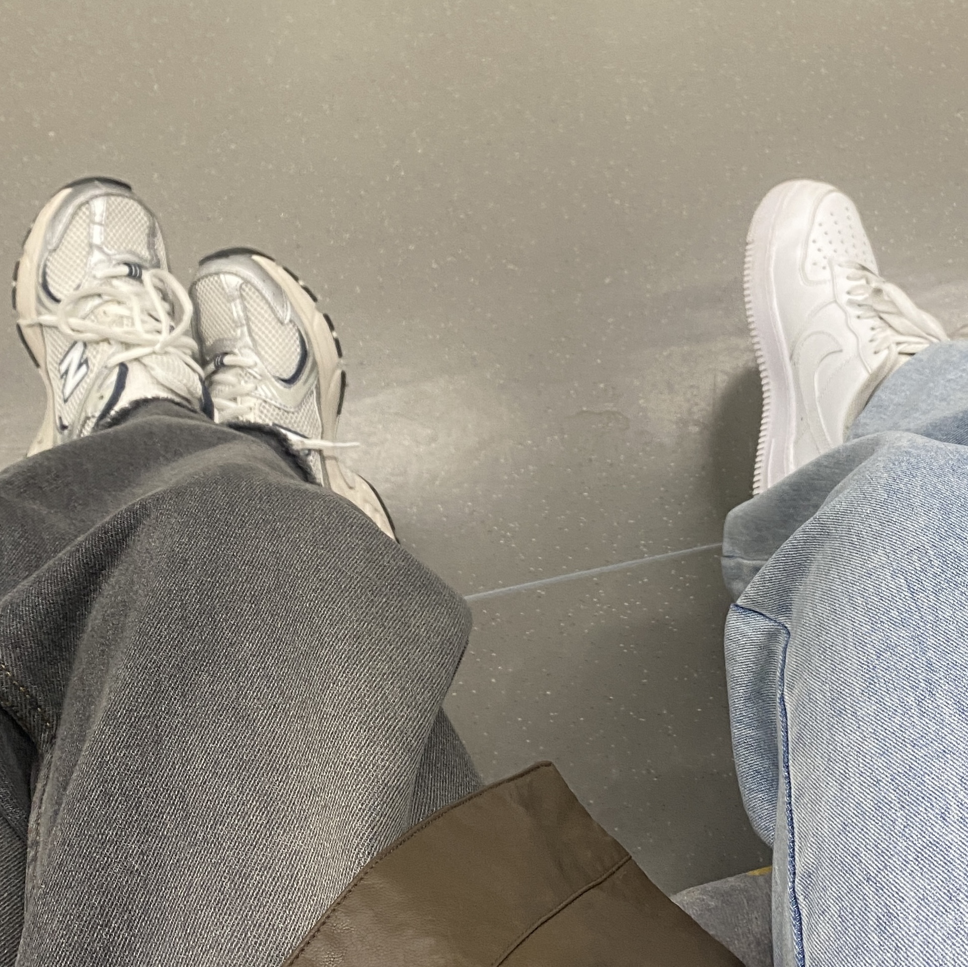 New Balance 530 Steel Grey, (W) Nike Air Force 1 '07 Low White 착용 스타일