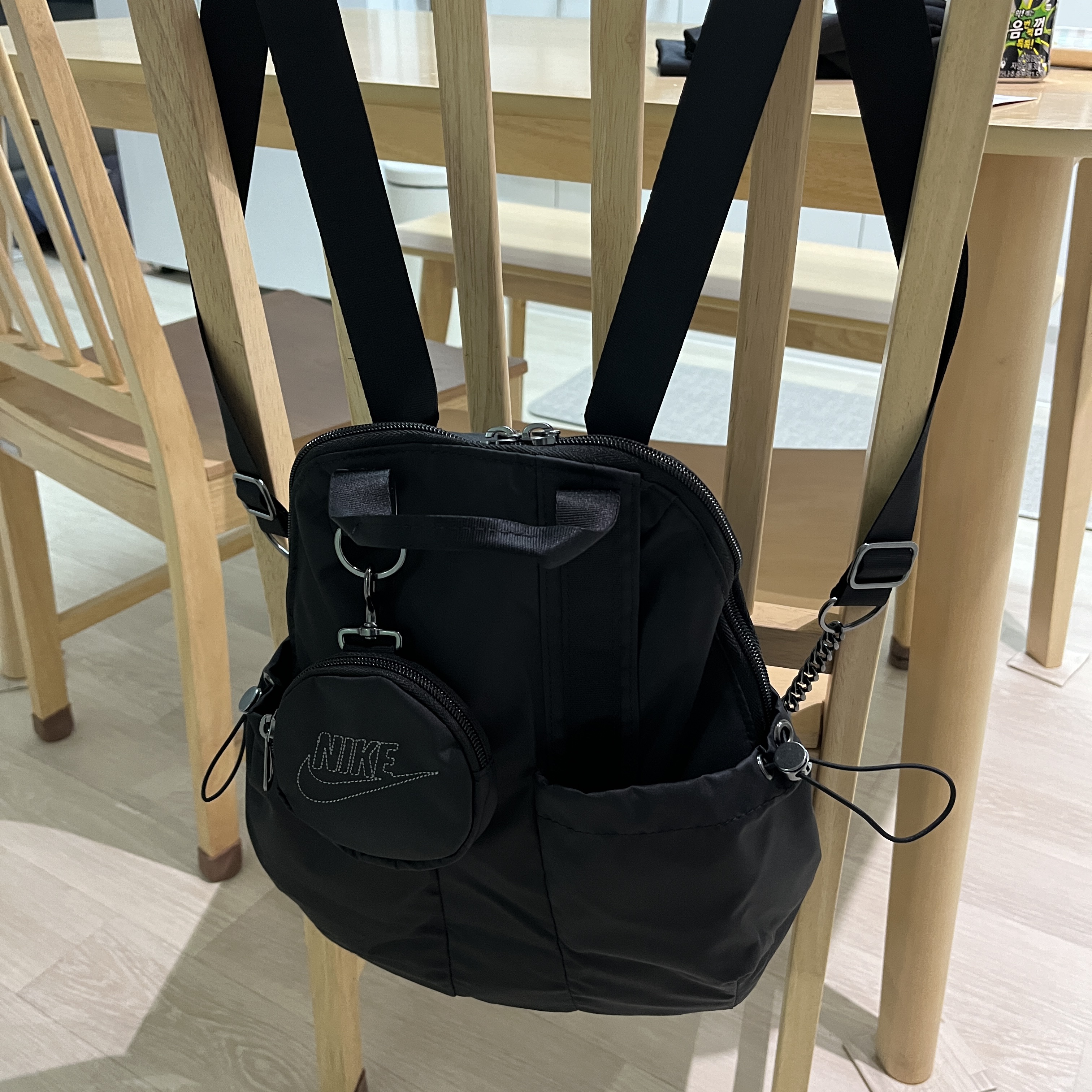Nike Futura Luxe Mini Backpack Black 착용 스타일