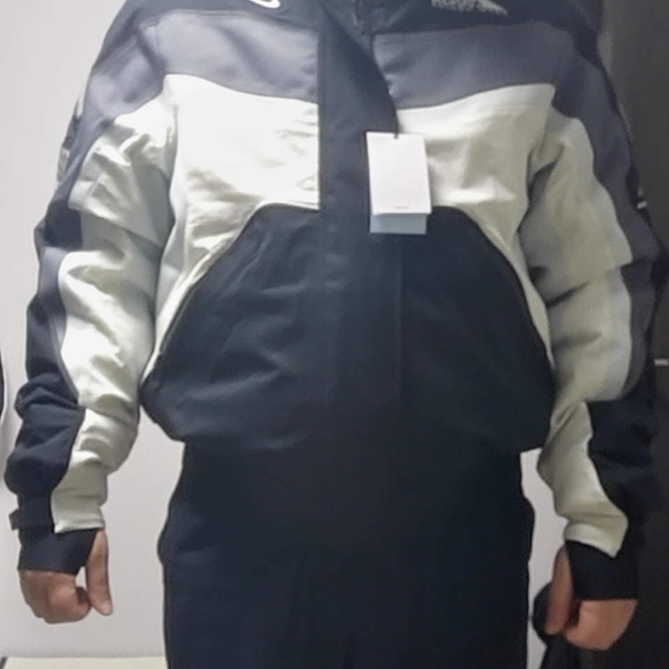 Nike x Drake Nocta 8K Peaks DLMTS 8000 Jacket Black (DV3625-010) 착용 스타일 - 2