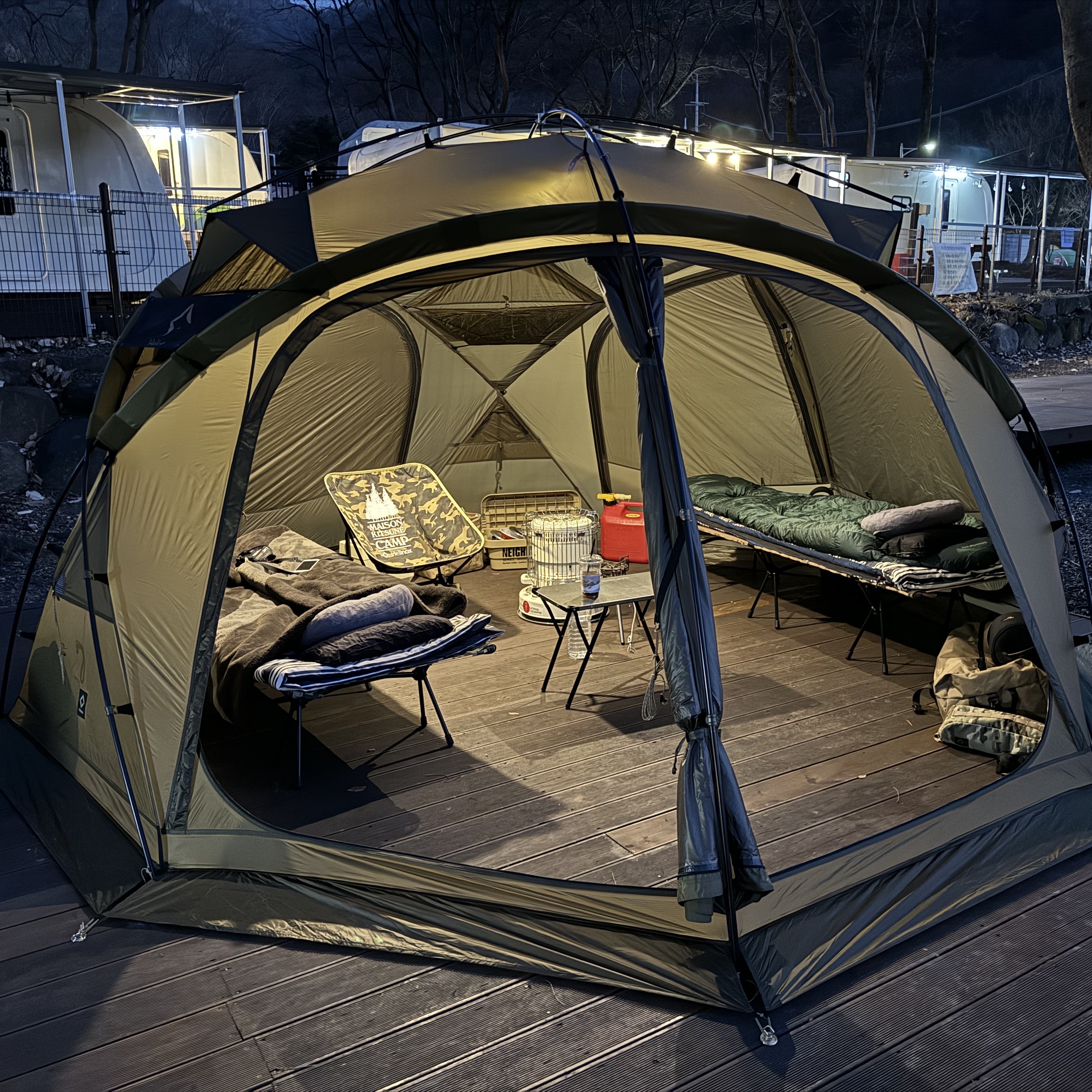 Helinox Tactical Nona Dome 4.0 Coyote Tan 착용 스타일 - 1