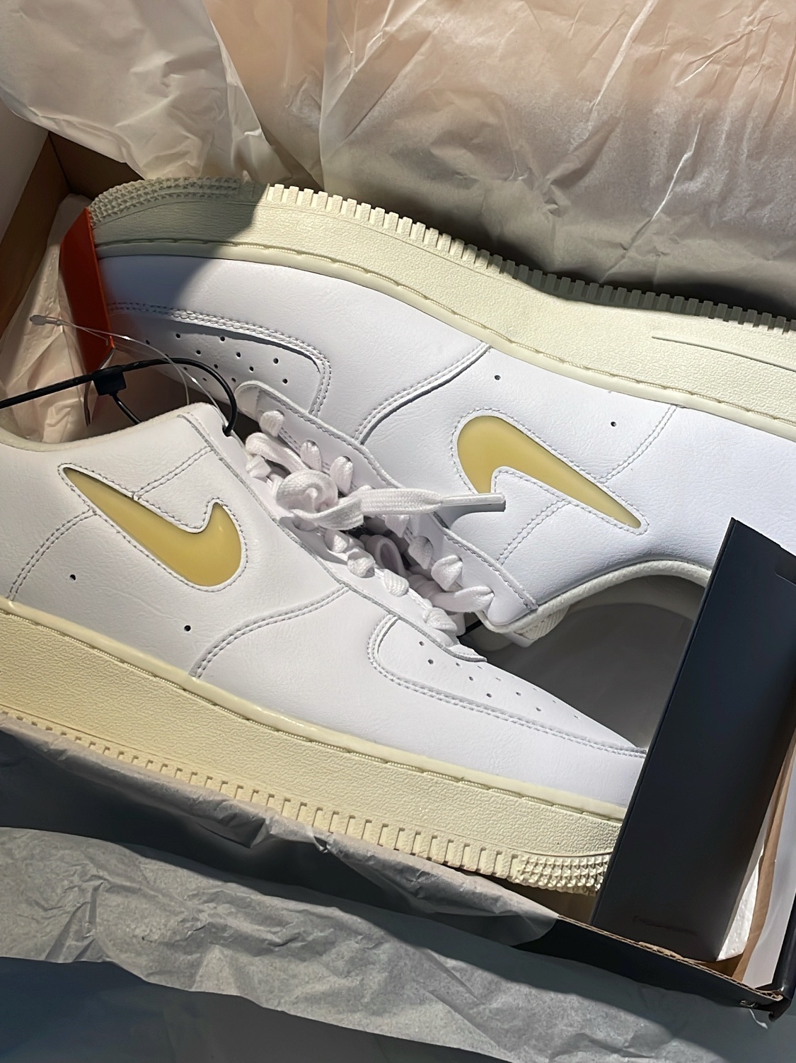 Nike Air Force 1 '07 LX Pale Vanilla 착용 스타일