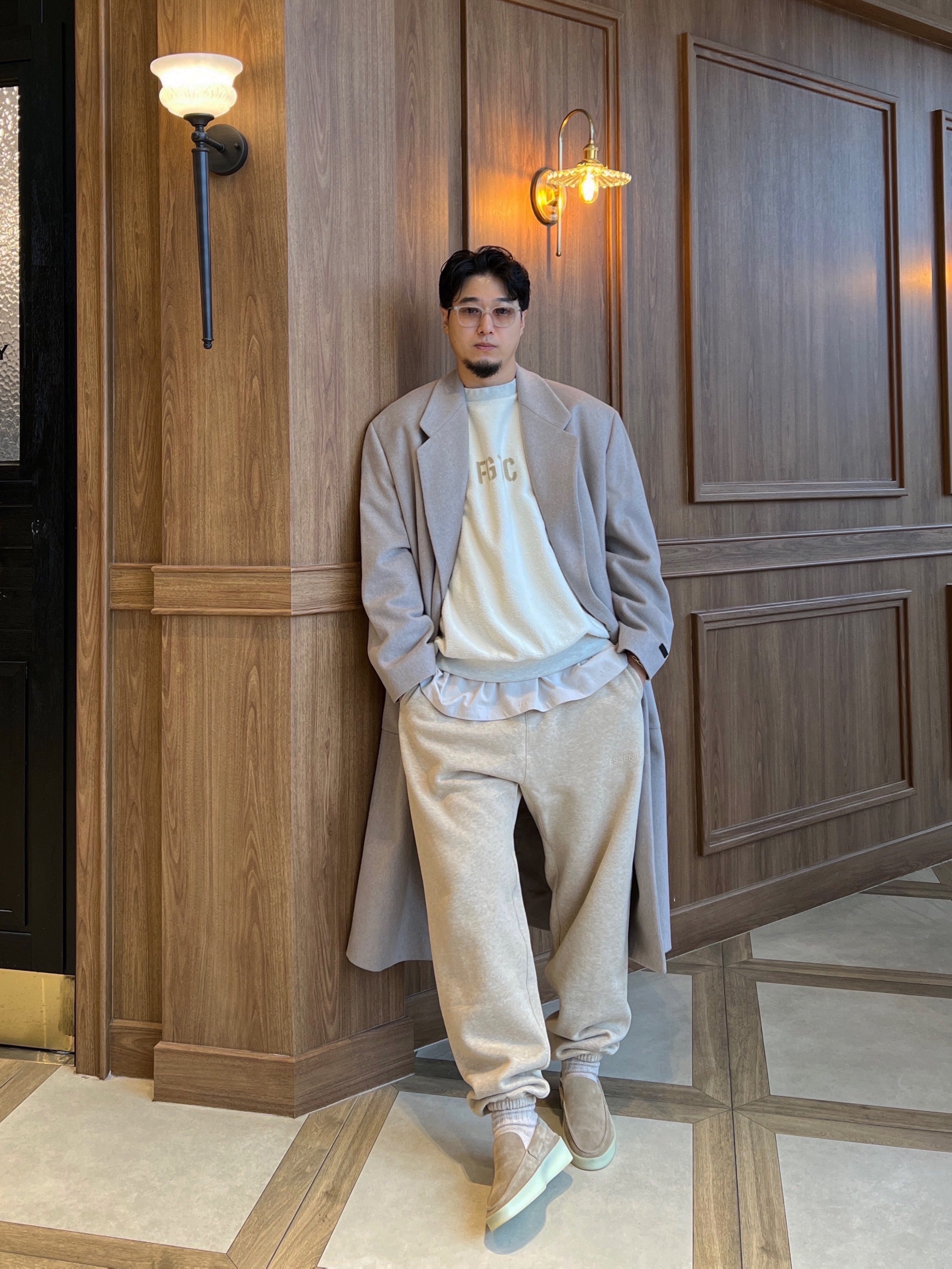 Essentials Sweatpants Gold Heather - 23FW, Fear of God The Loafer Daino 착용 스타일