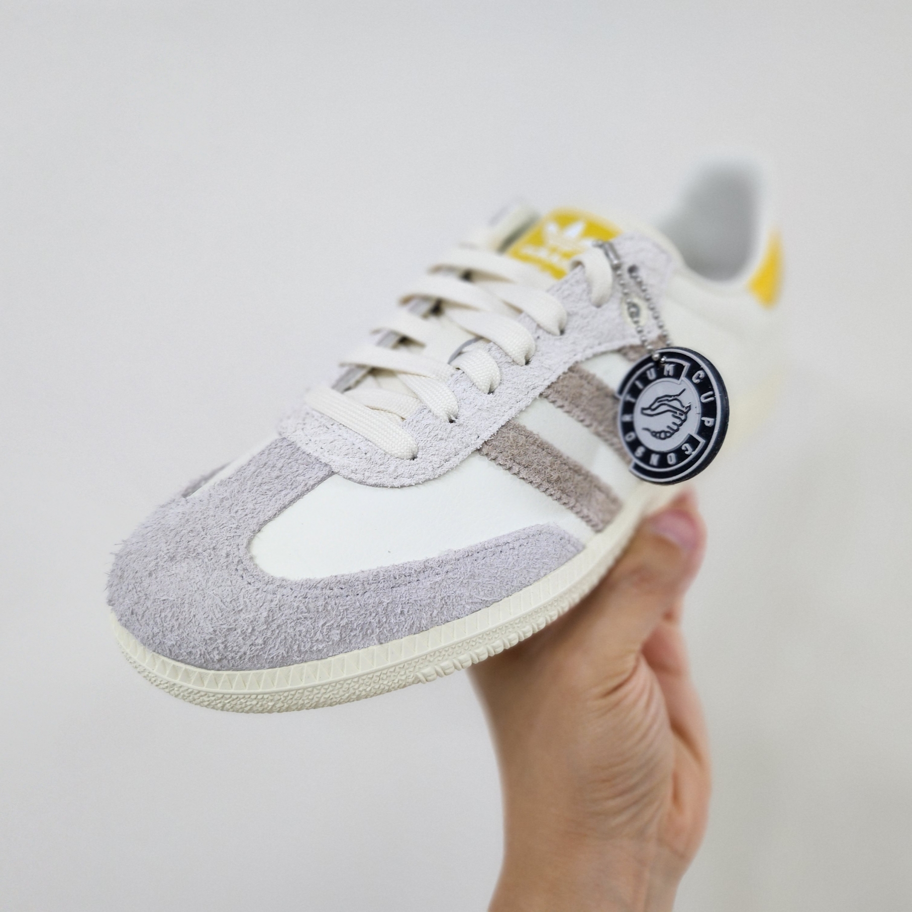 Adidas x Kasina Samba Consortium Cup Off White Trace Khaki 착용 스타일 - 1