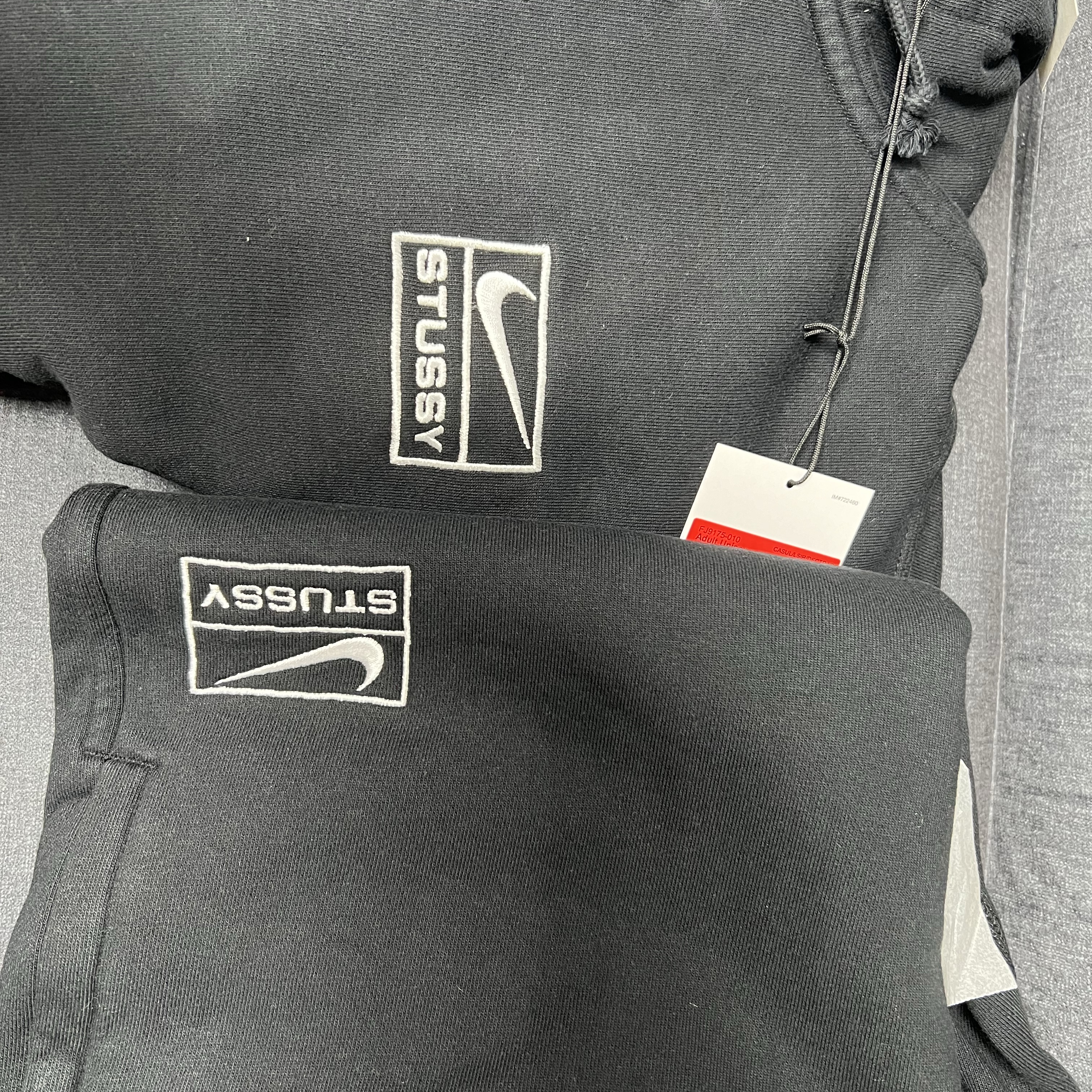 Nike x Stussy Full Zip Washed Fleece Hoodie Black (FJ9175-010), Nike x Stussy Washed Fleece Pants Black (FN5235-010) 착용 스타일