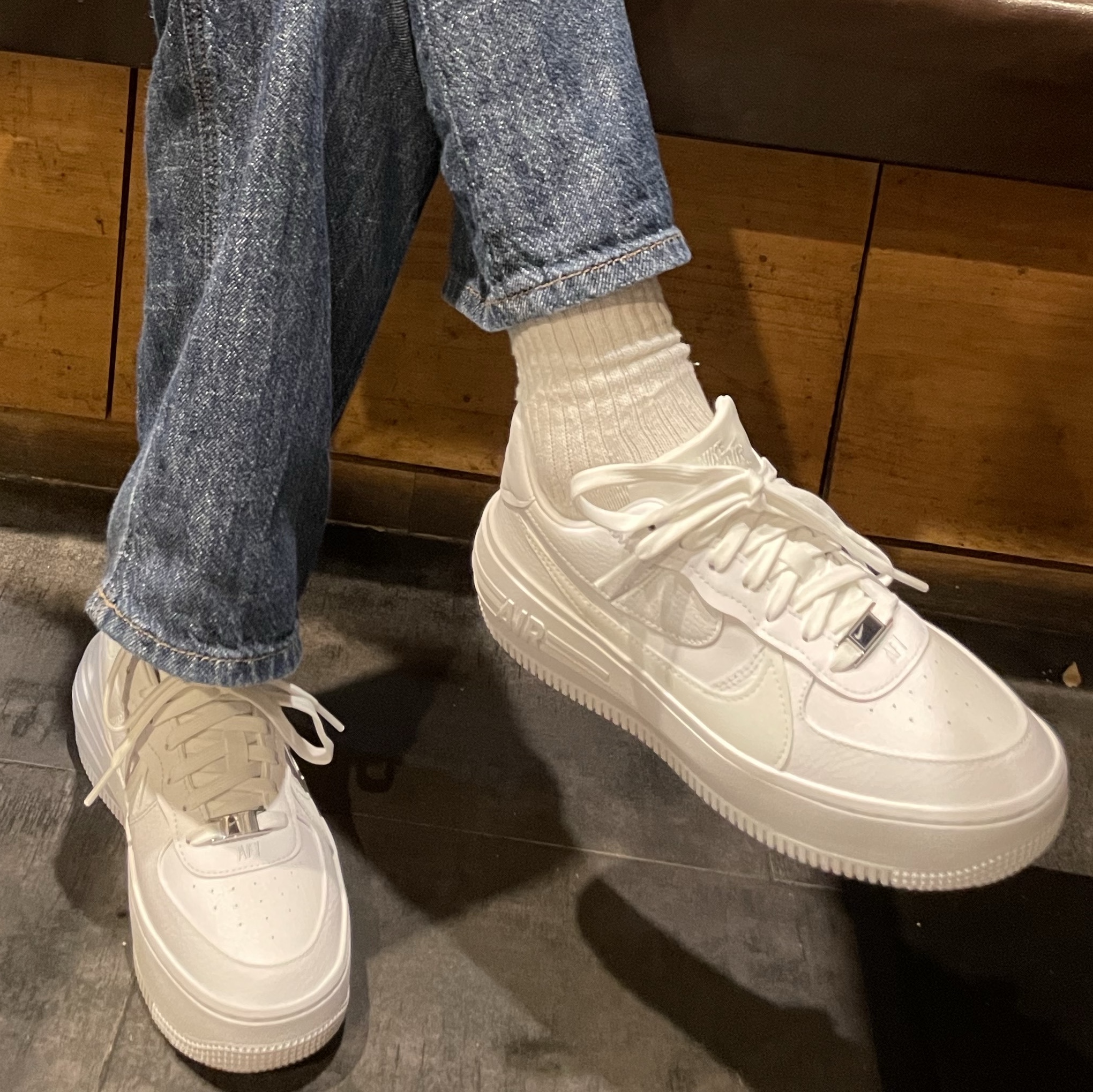 (W) Nike Air Force 1 PLT.AF.ORM Triple White 착용 스타일 - 3
