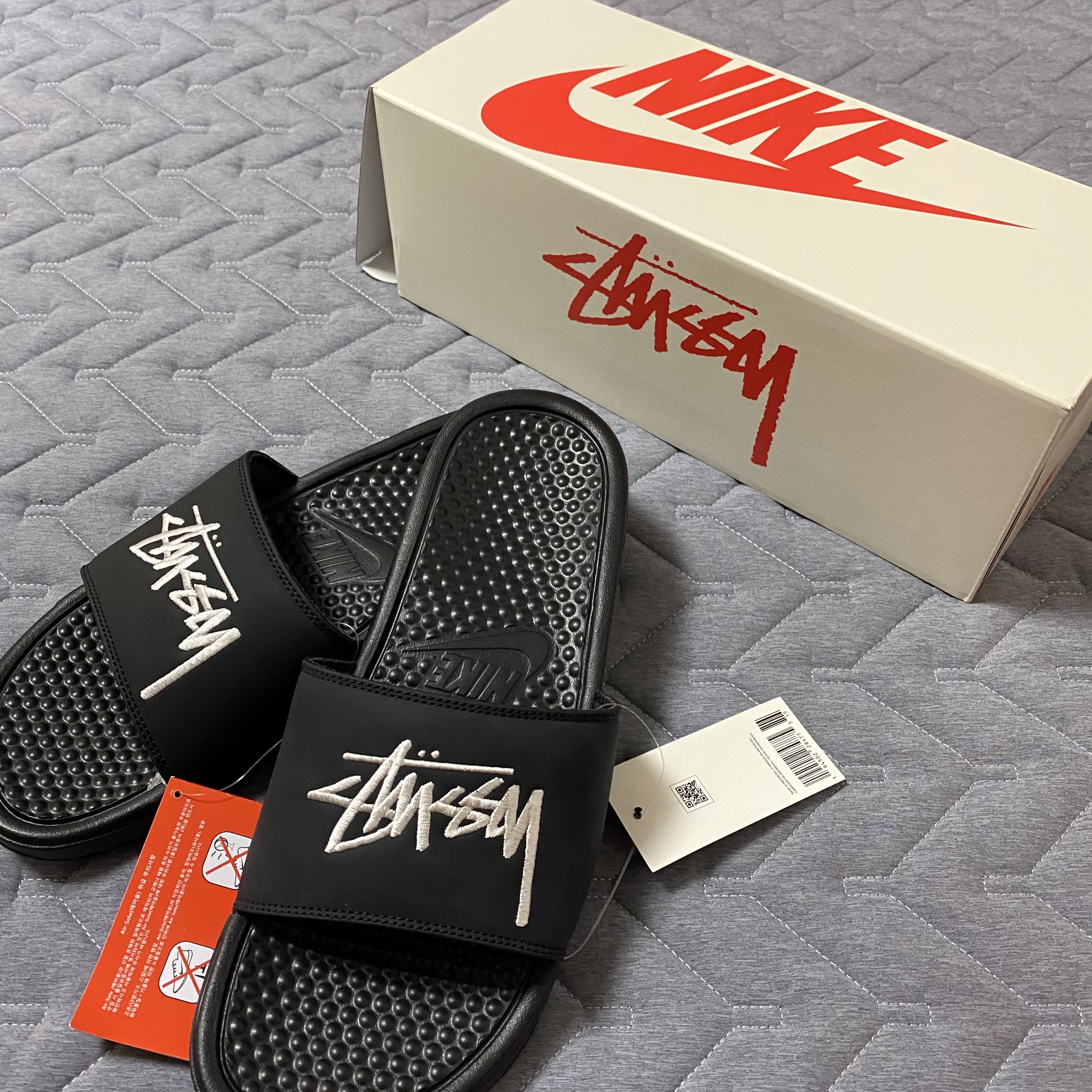 Nike x Stussy Benassi Slide Black, Nike x Stussy Benassi Slide Off Noir 착용 스타일