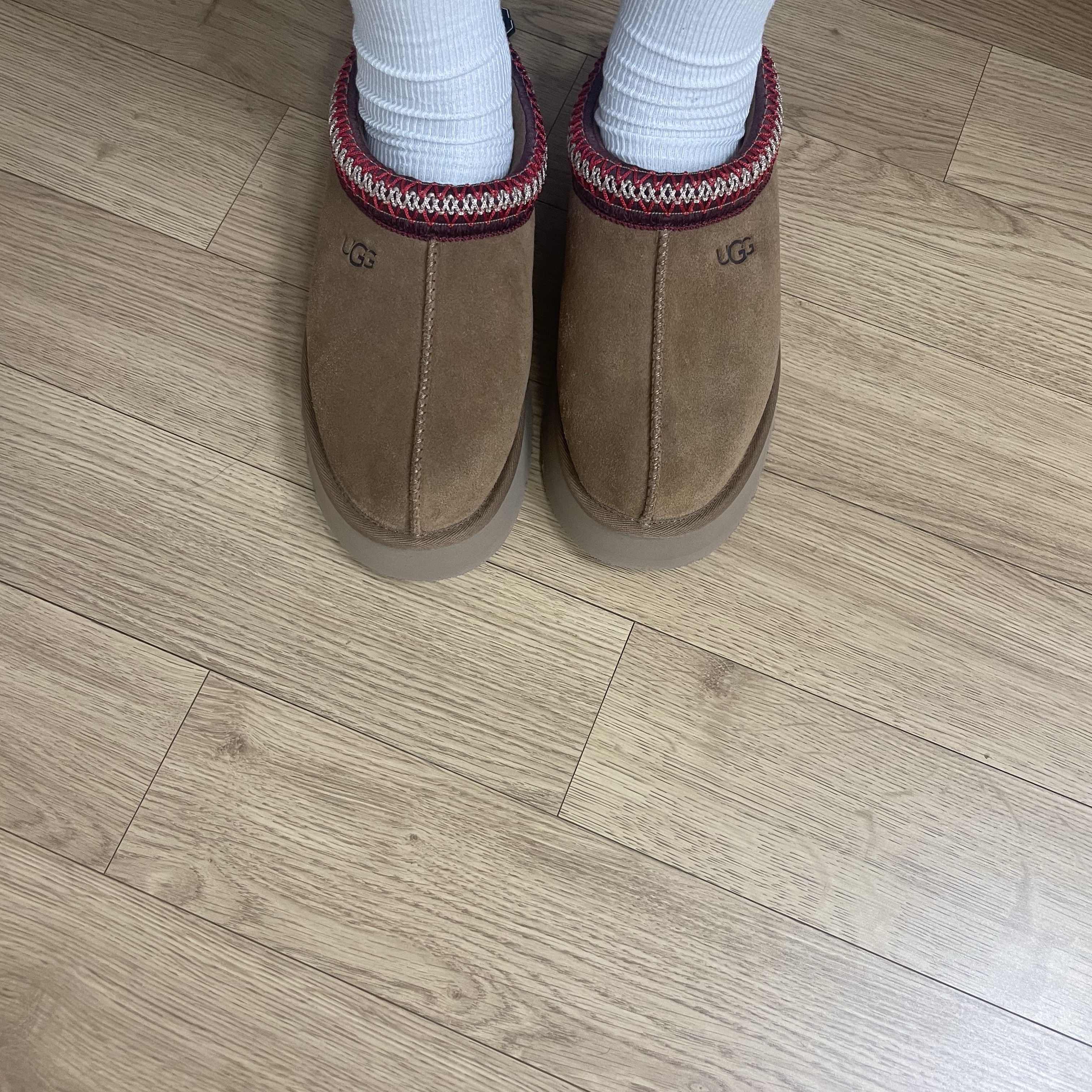 (W) UGG Tazz Slipper Chestnut 착용 스타일